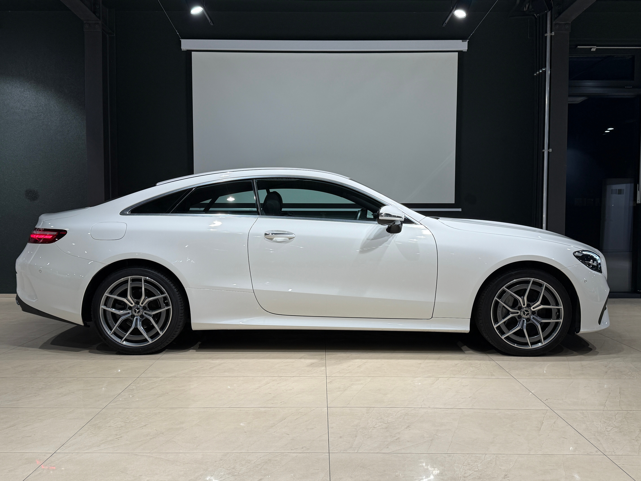 listing desktop thumbnail image 3