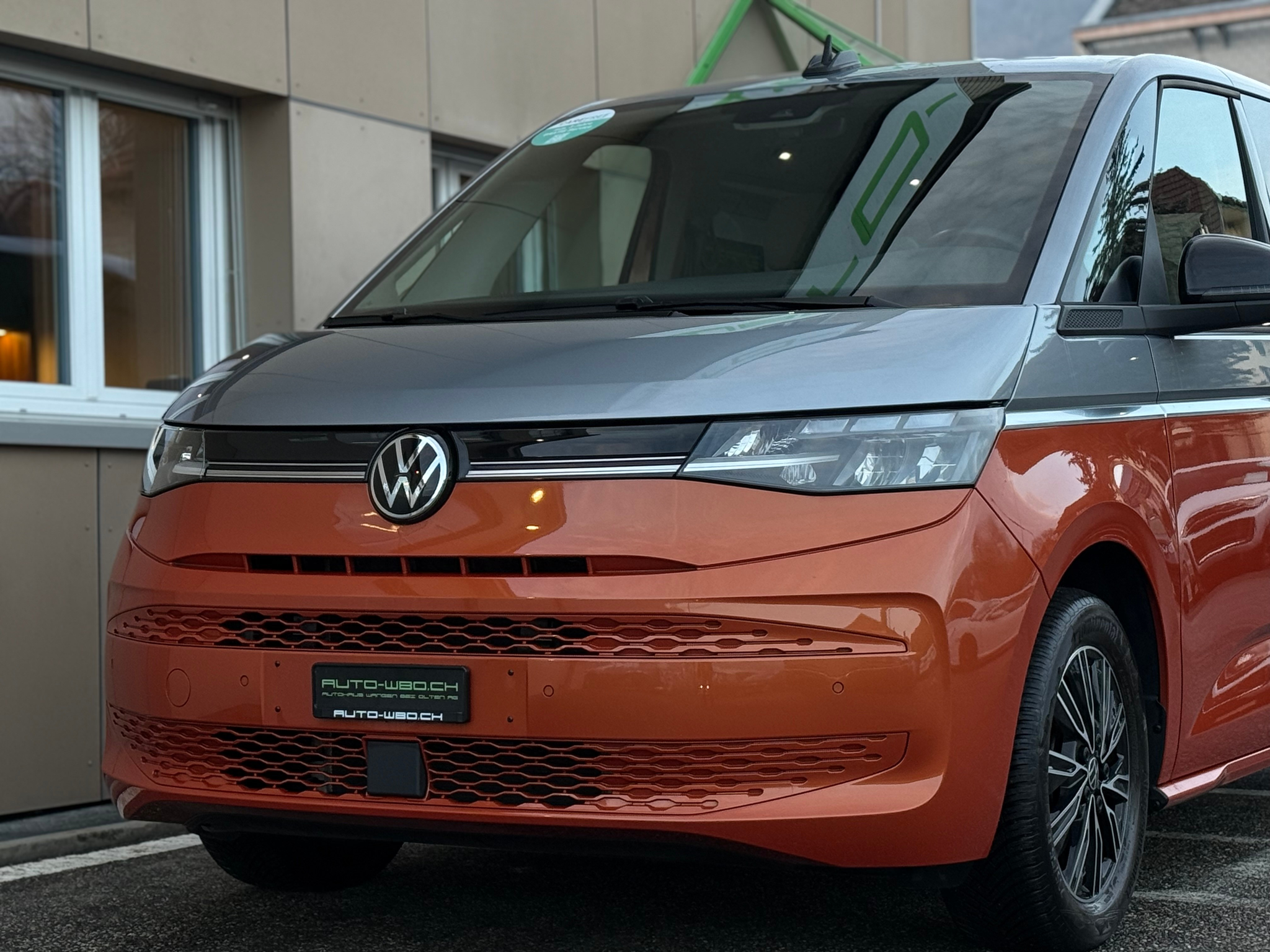 listing desktop thumbnail image 9