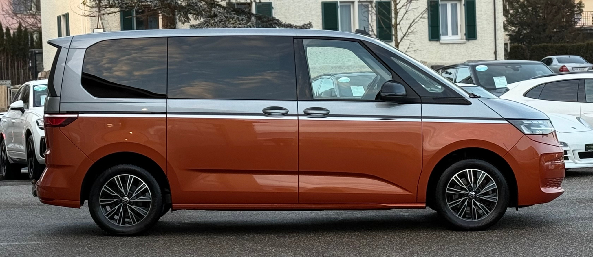 listing desktop thumbnail image 3