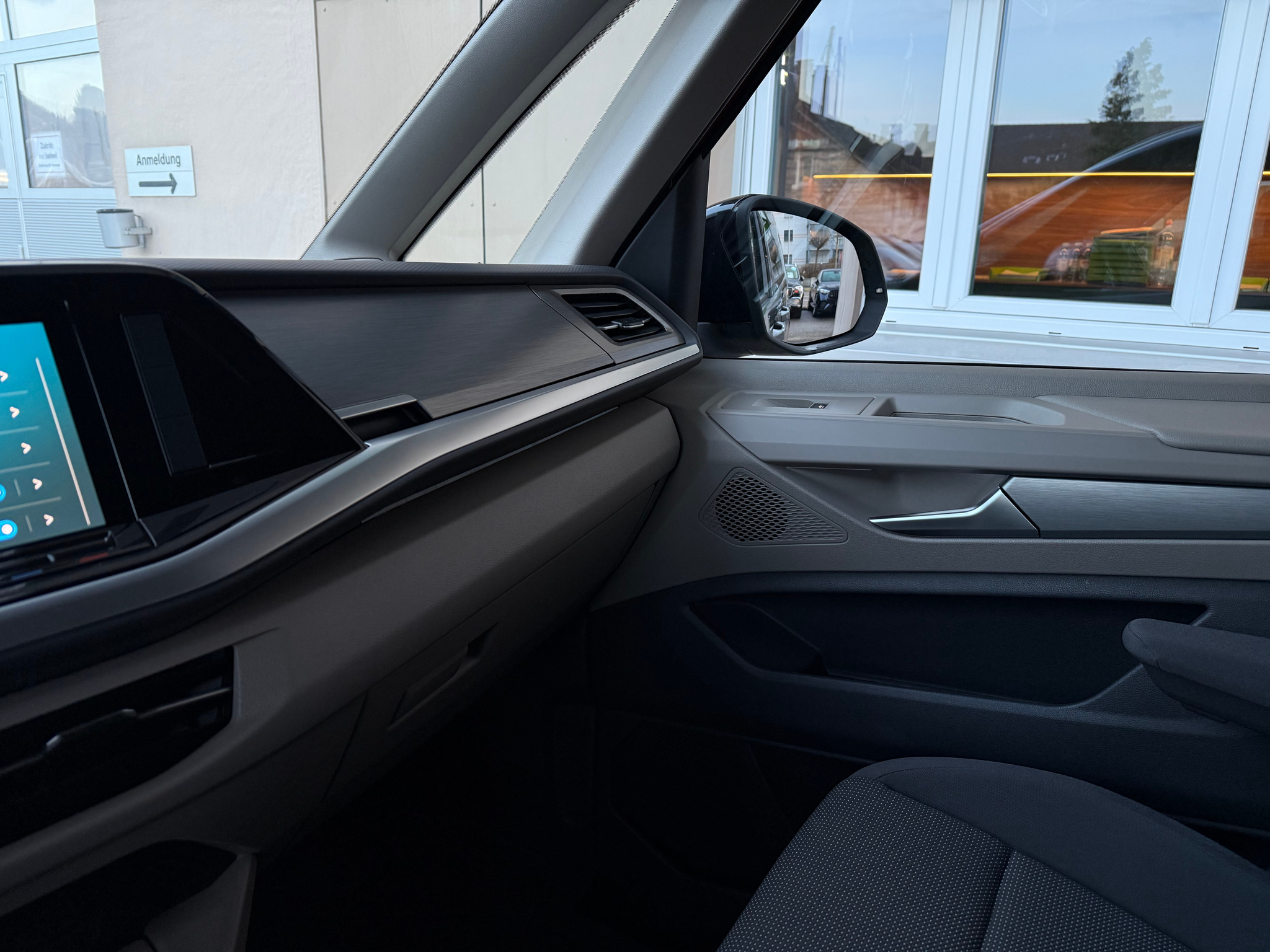 listing desktop thumbnail image 18