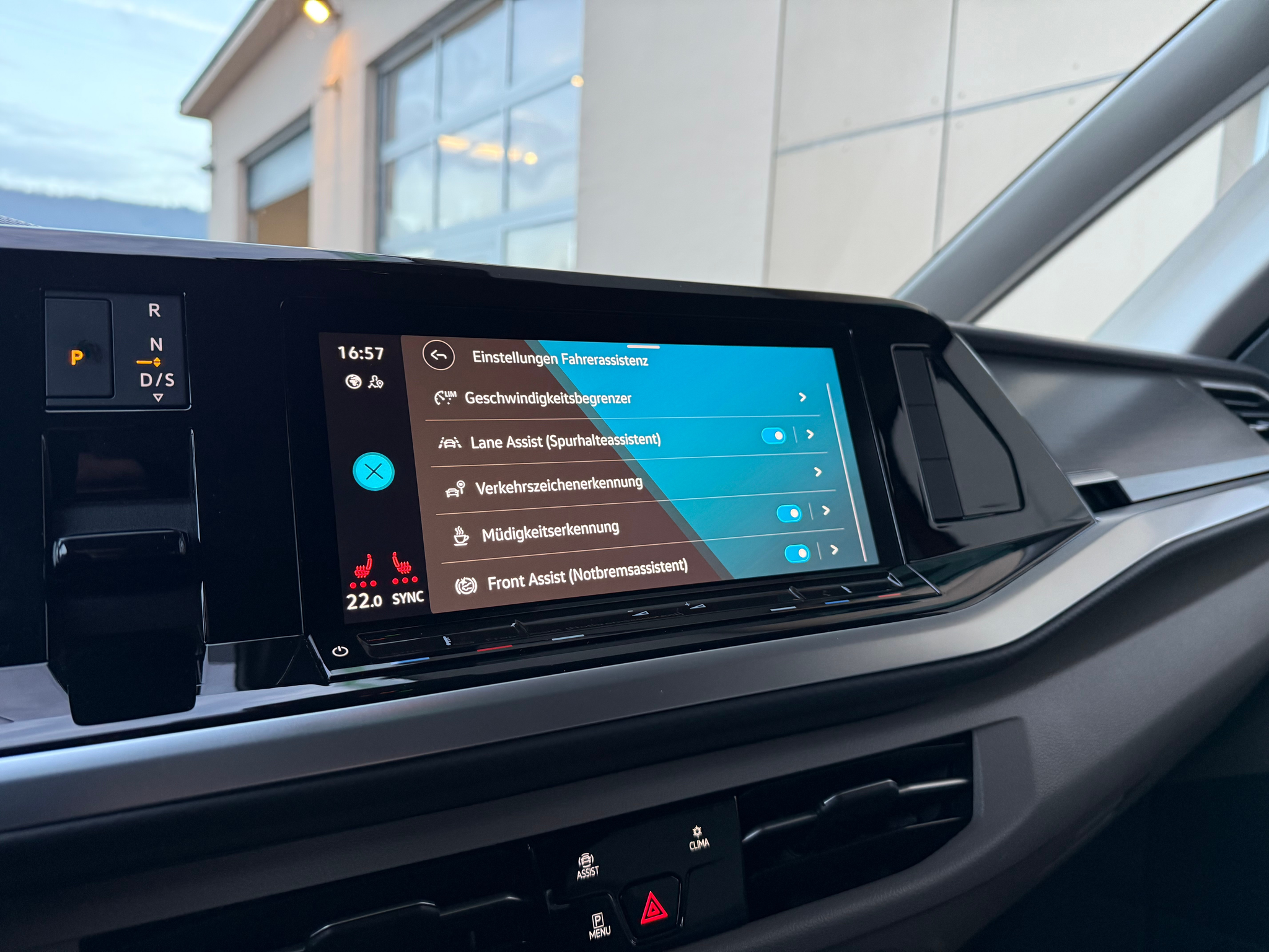 listing desktop thumbnail image 16
