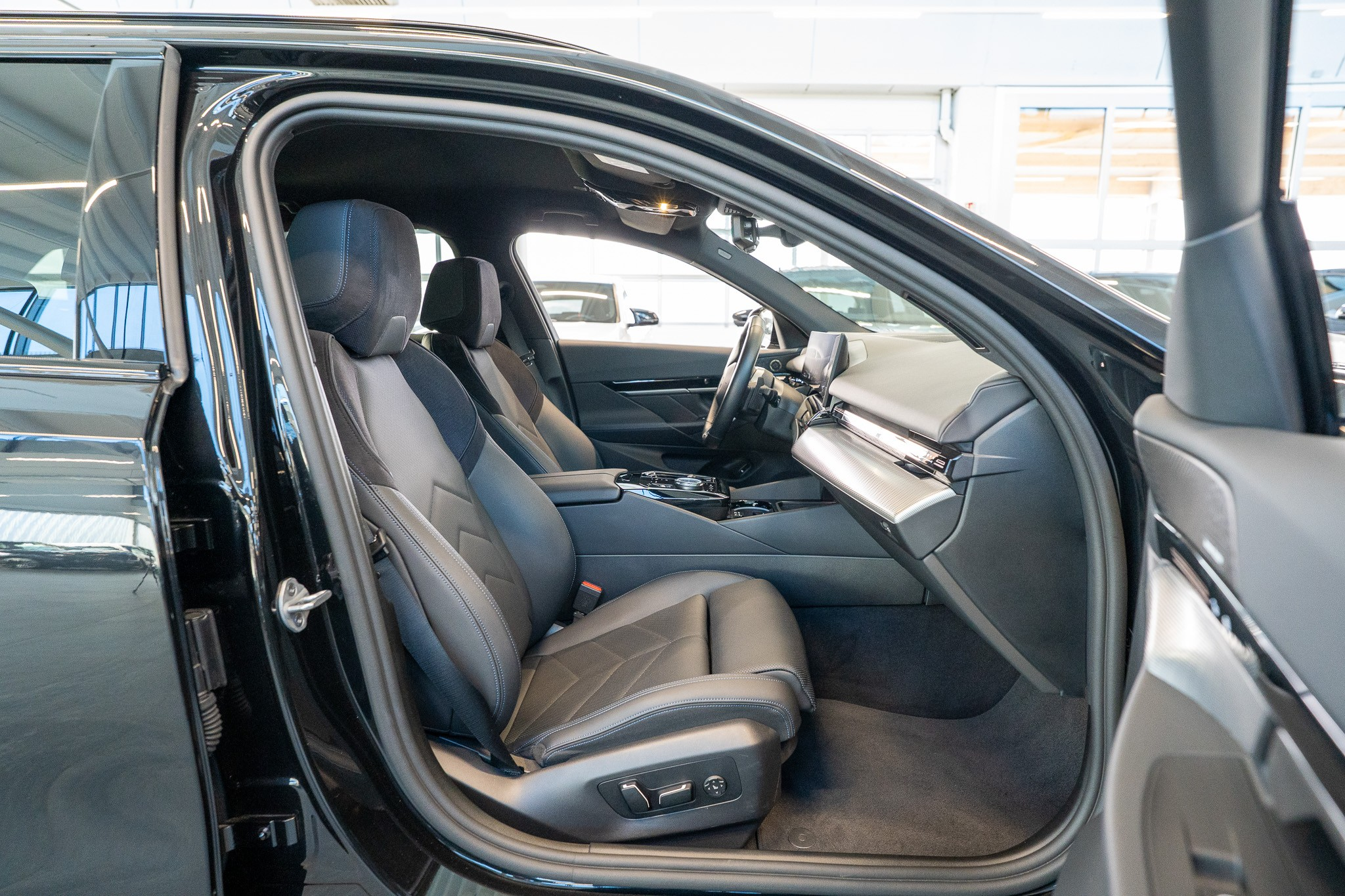 listing desktop thumbnail image 14