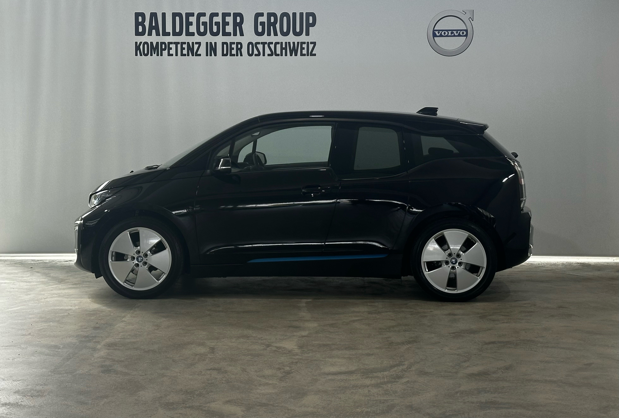 listing desktop thumbnail image 1