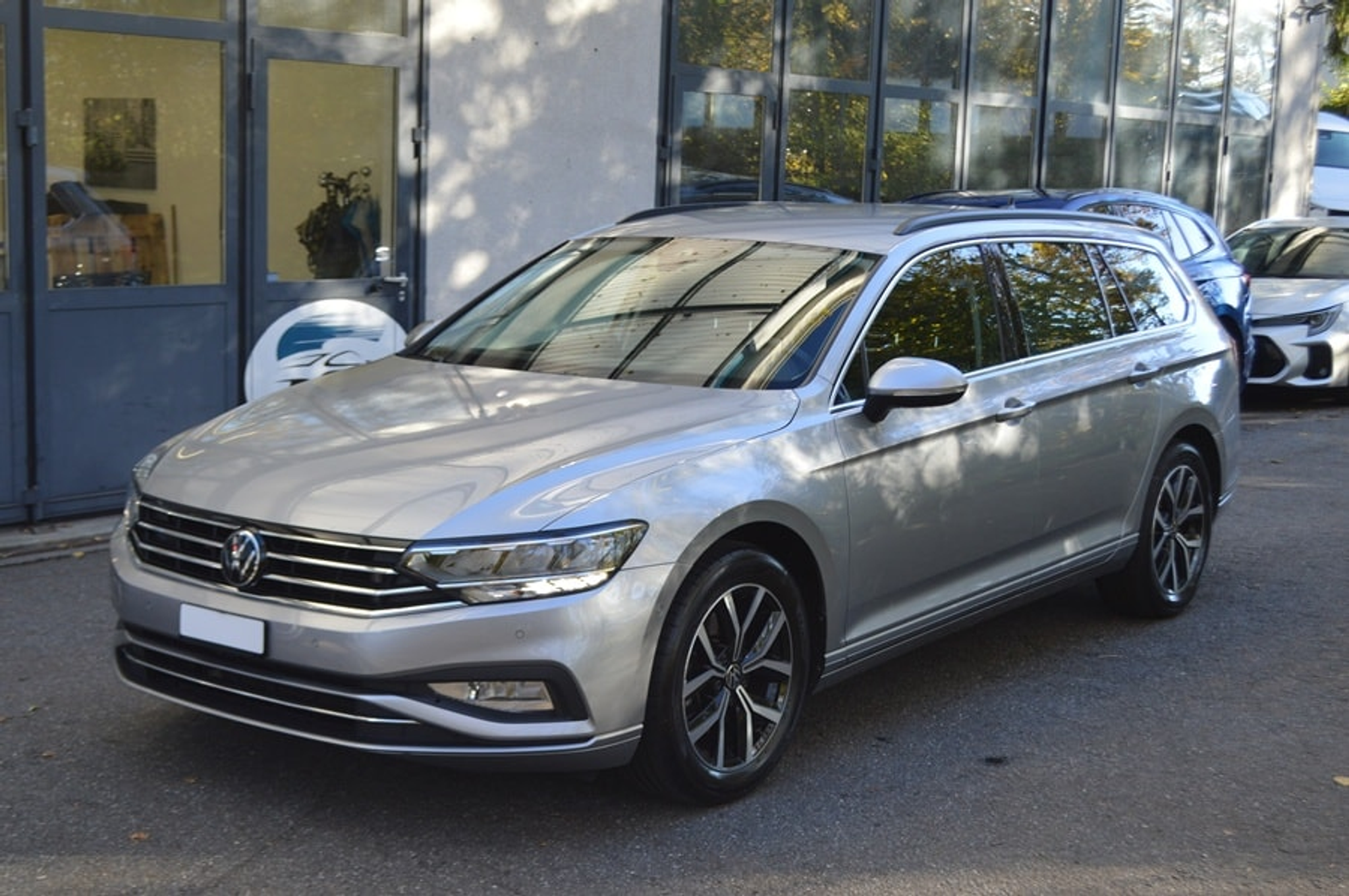 listing desktop thumbnail image 2