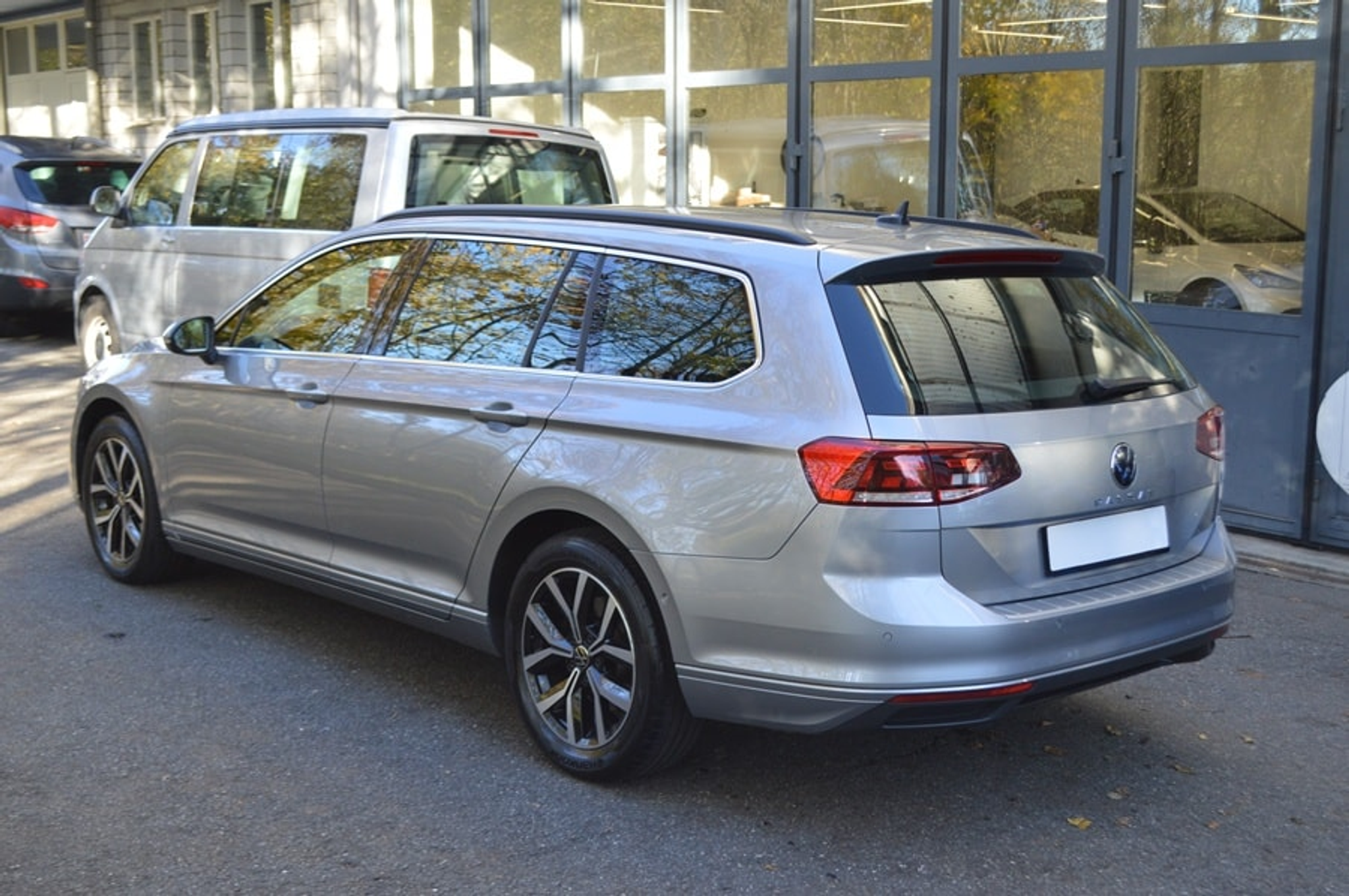 listing desktop thumbnail image 4