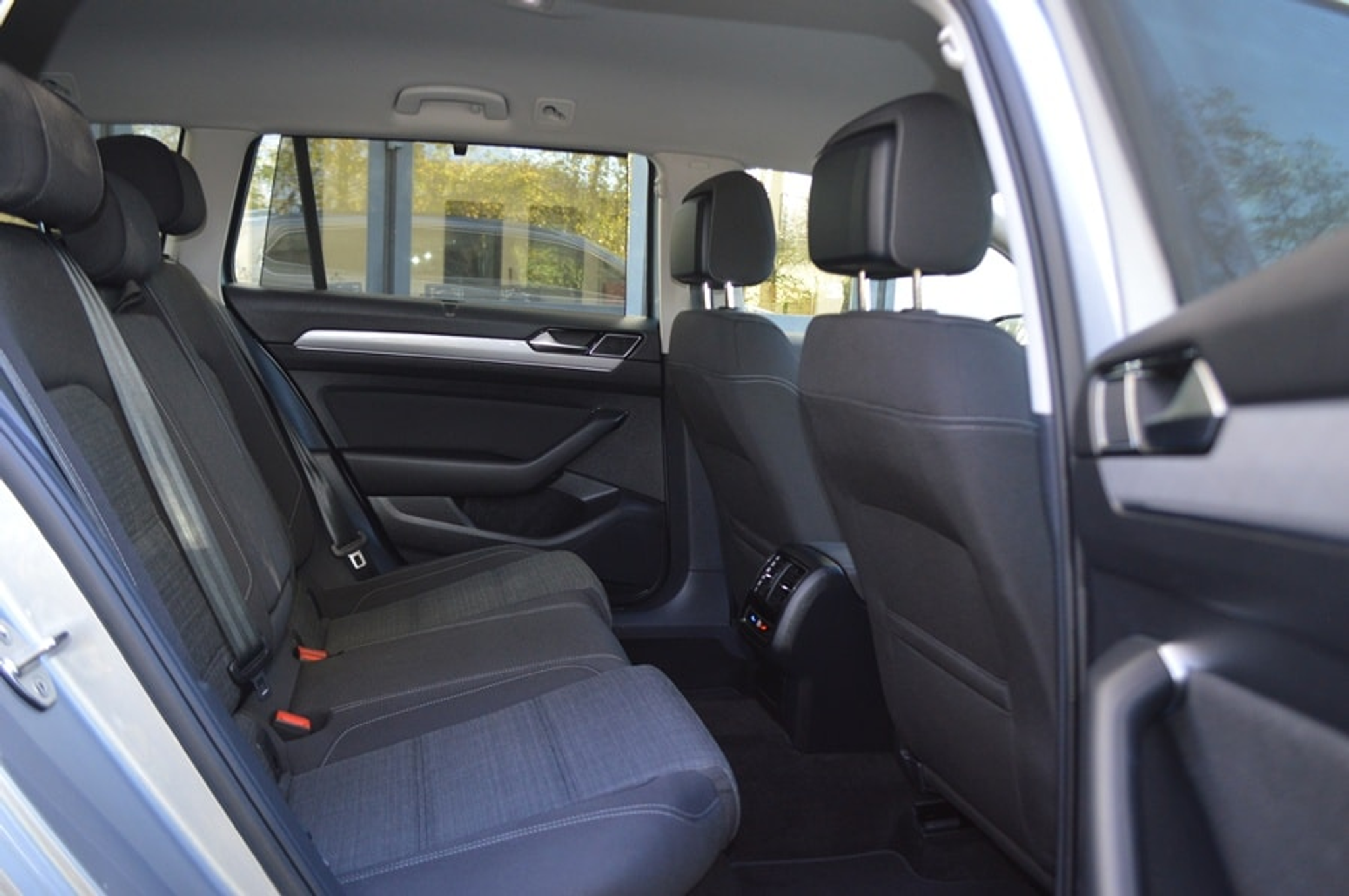 listing desktop thumbnail image 8