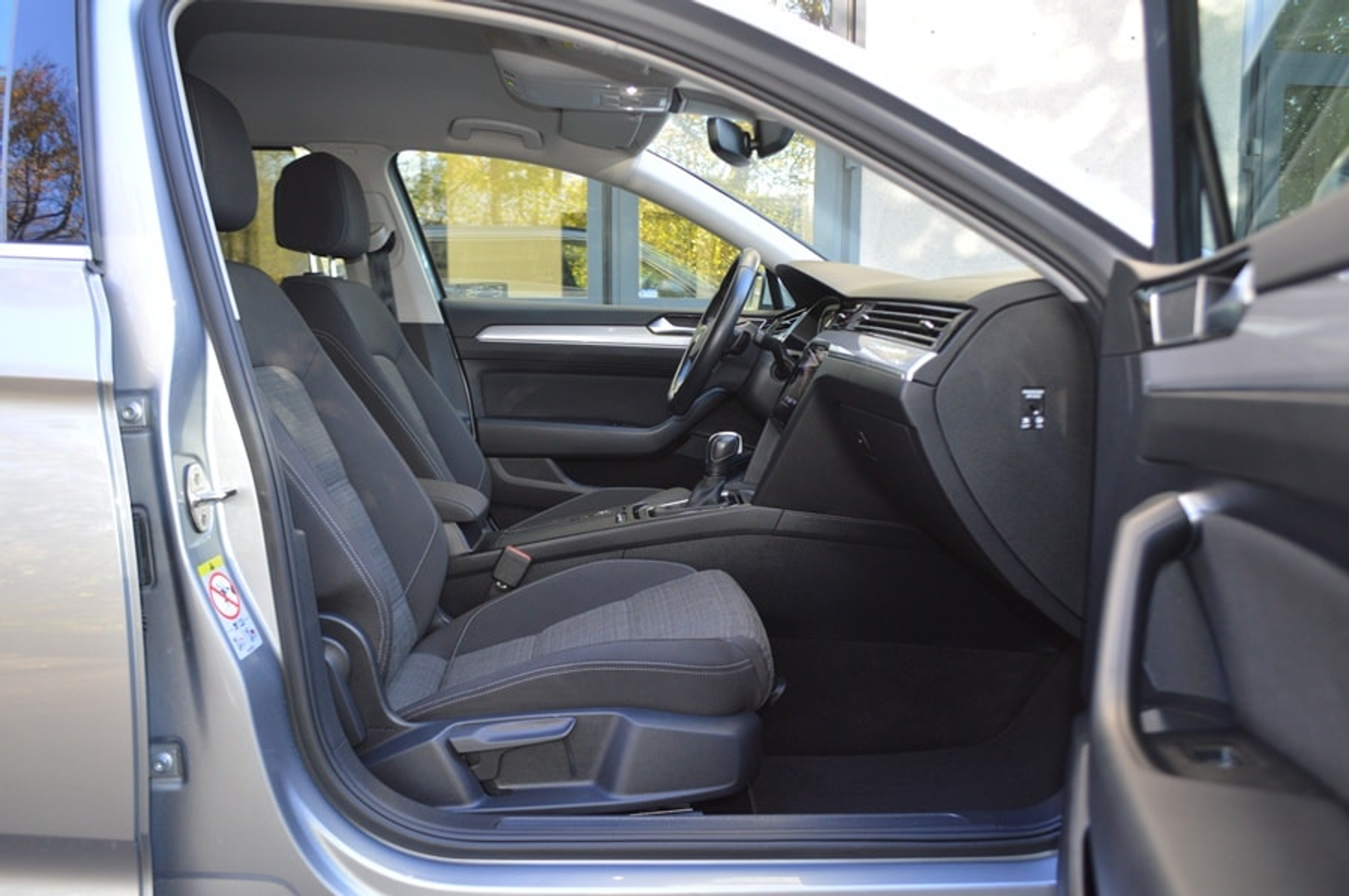 listing desktop thumbnail image 6