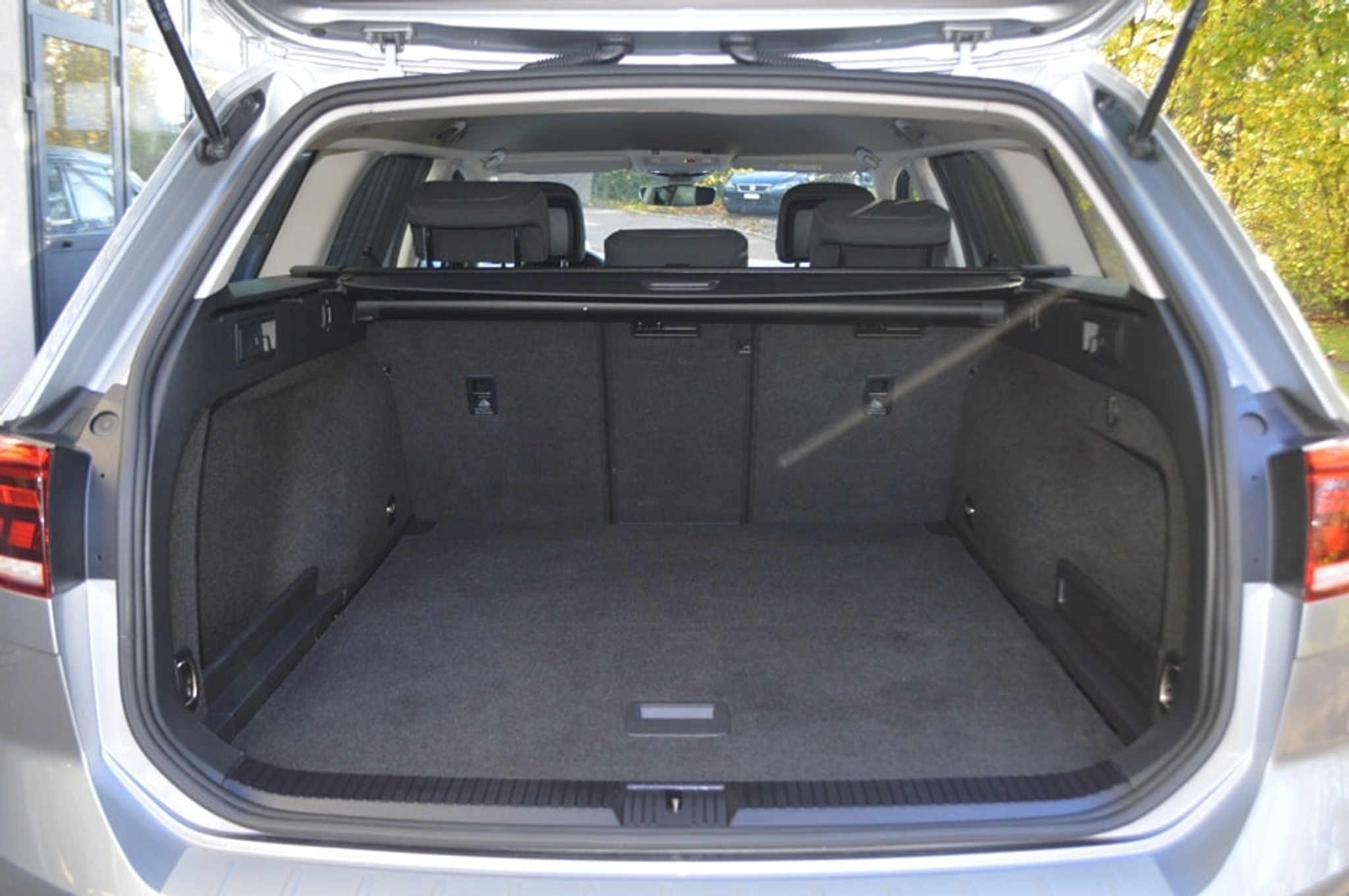 listing desktop thumbnail image 11