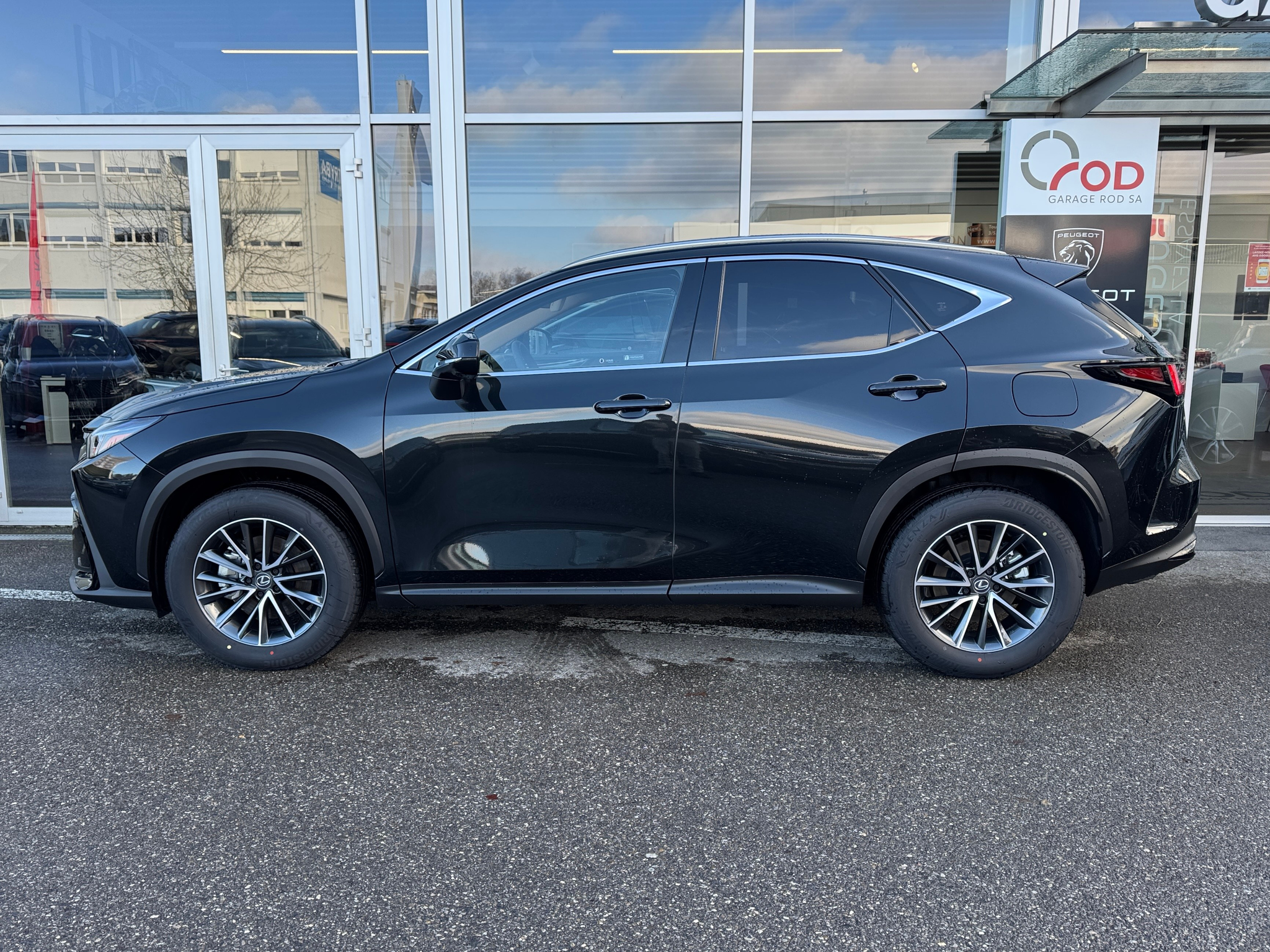 listing desktop thumbnail image 3