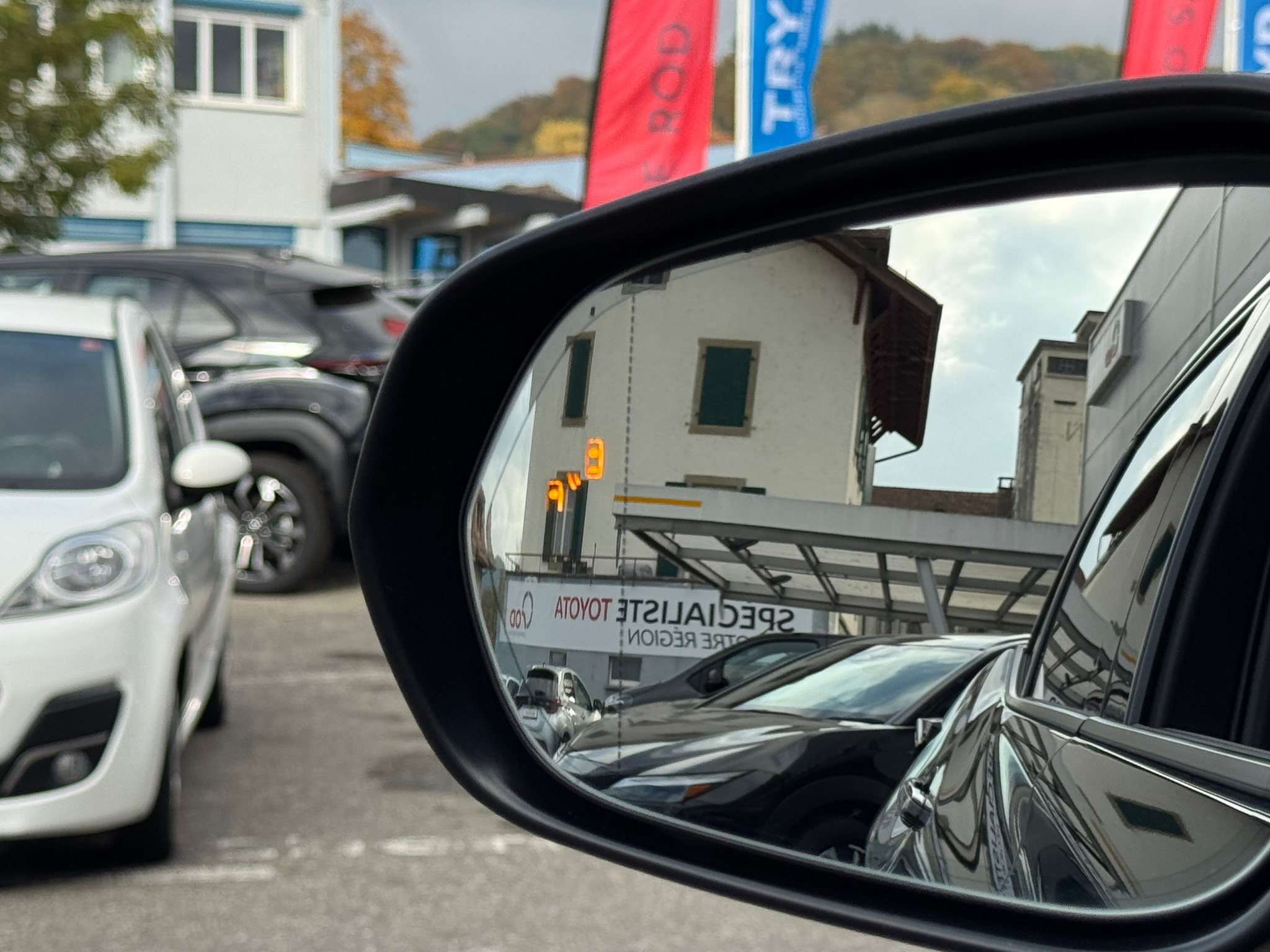 listing desktop thumbnail image 4