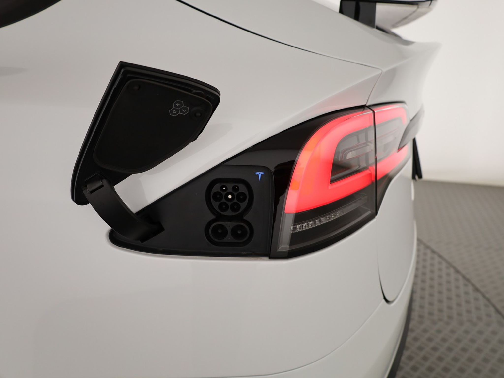 listing desktop thumbnail image 4