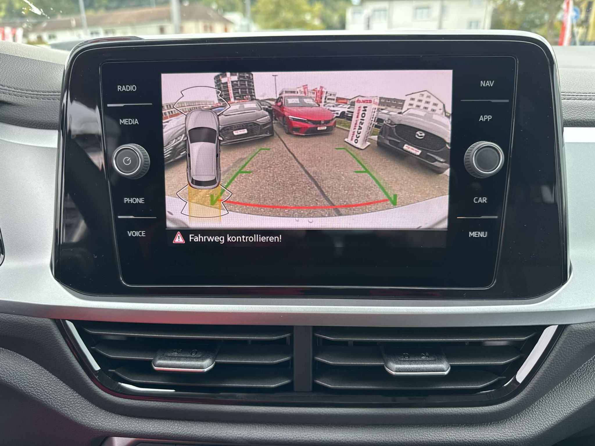 listing desktop thumbnail image 9