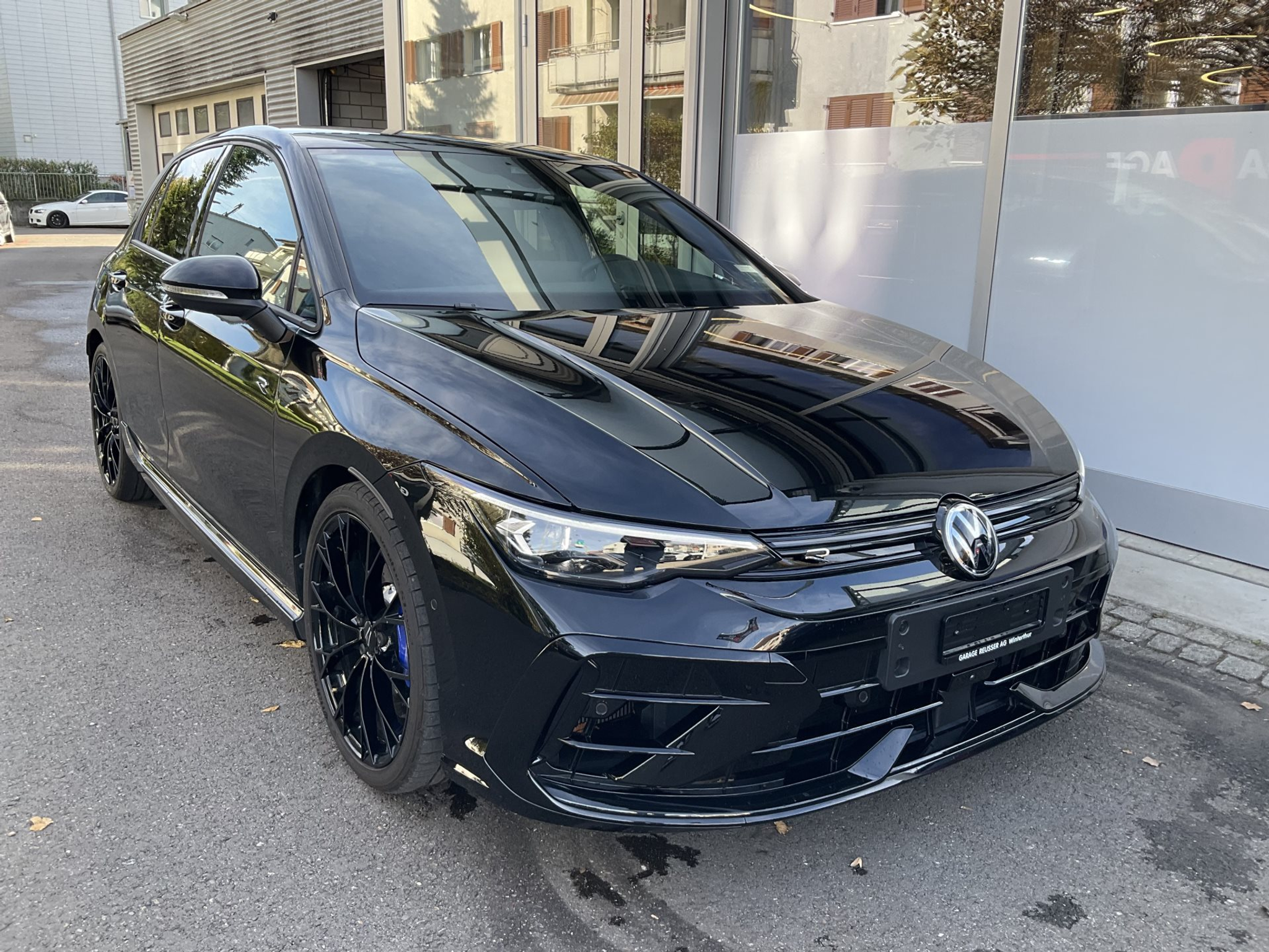 listing desktop thumbnail image 2