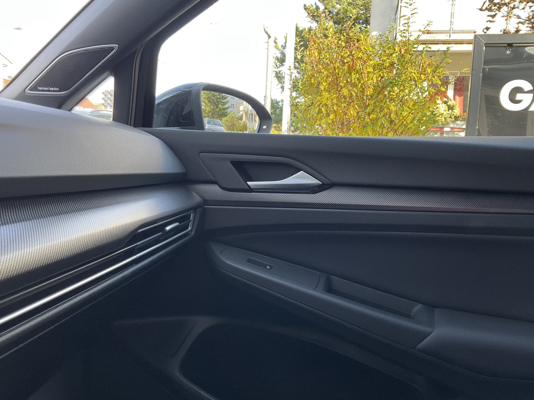 listing desktop thumbnail image 9