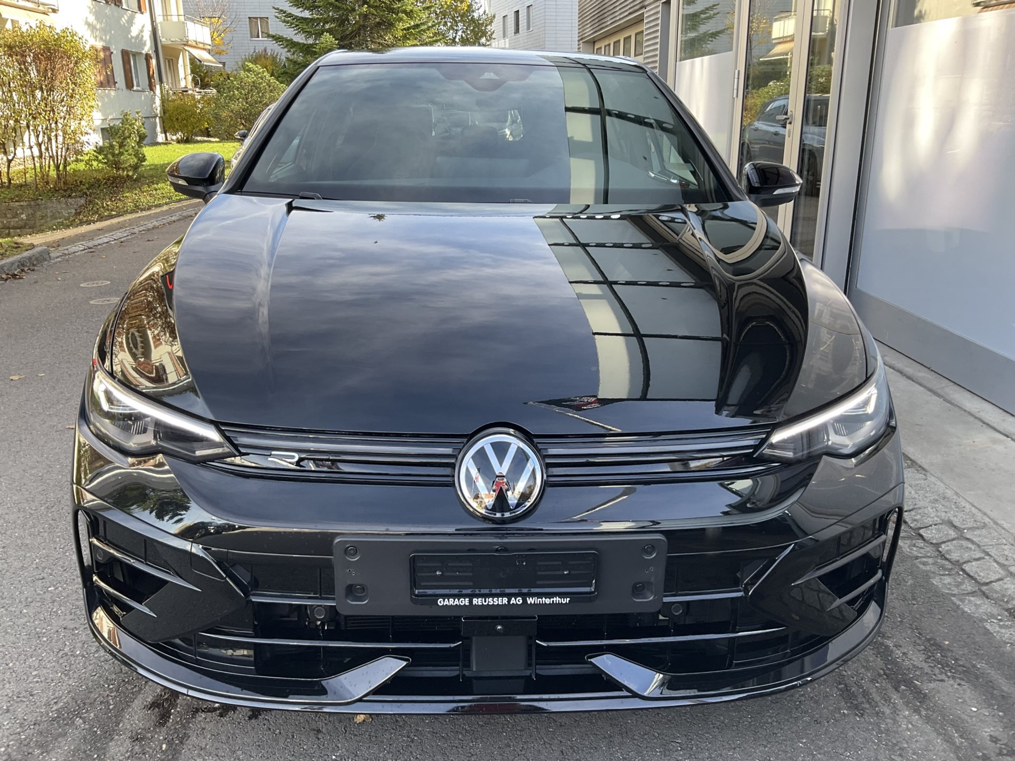 listing desktop thumbnail image 1