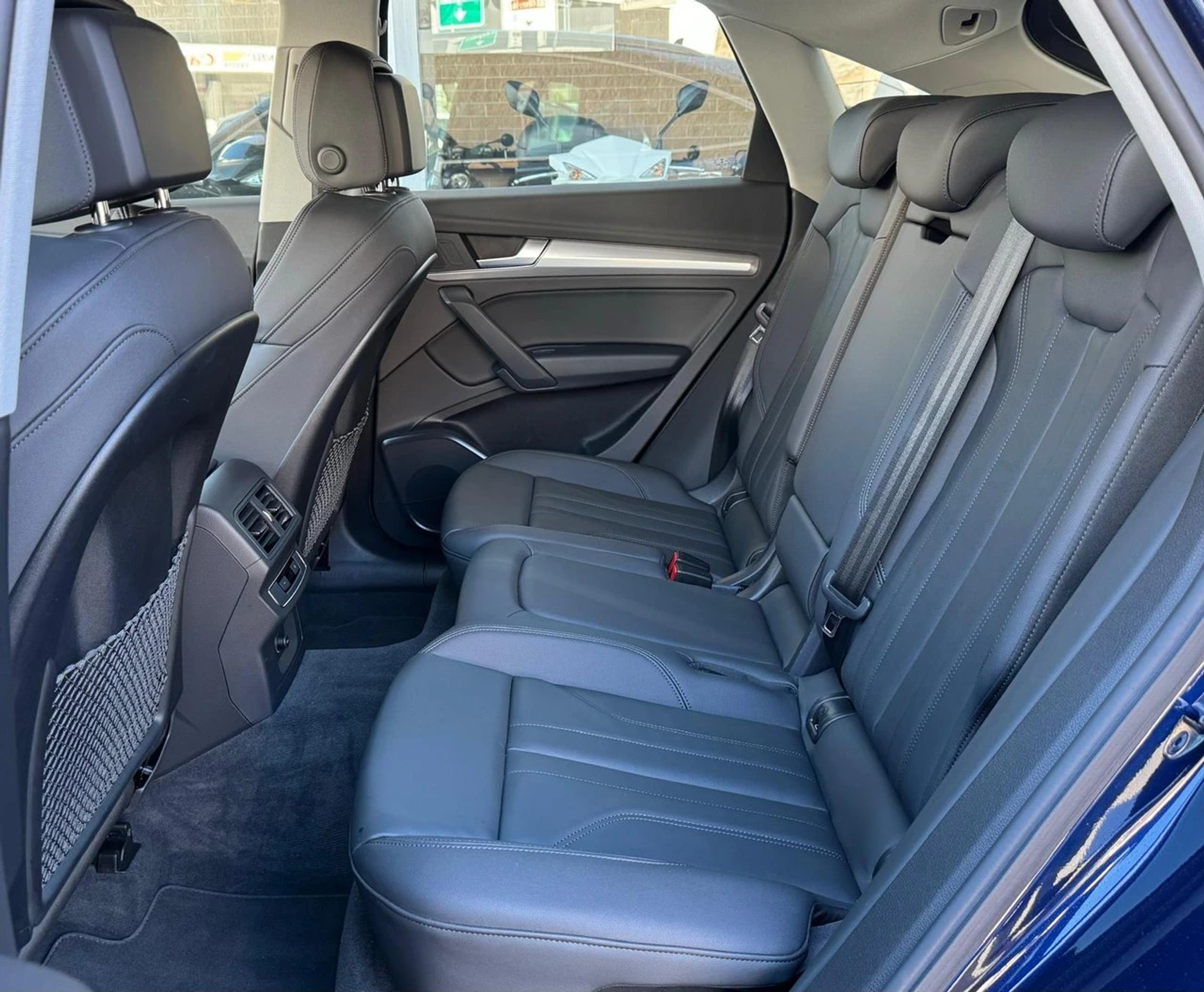 listing desktop thumbnail image 8