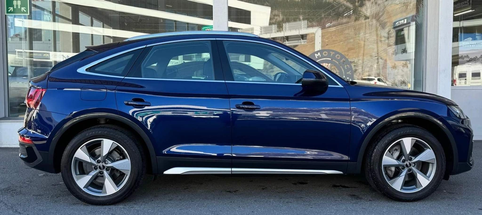 listing desktop thumbnail image 1