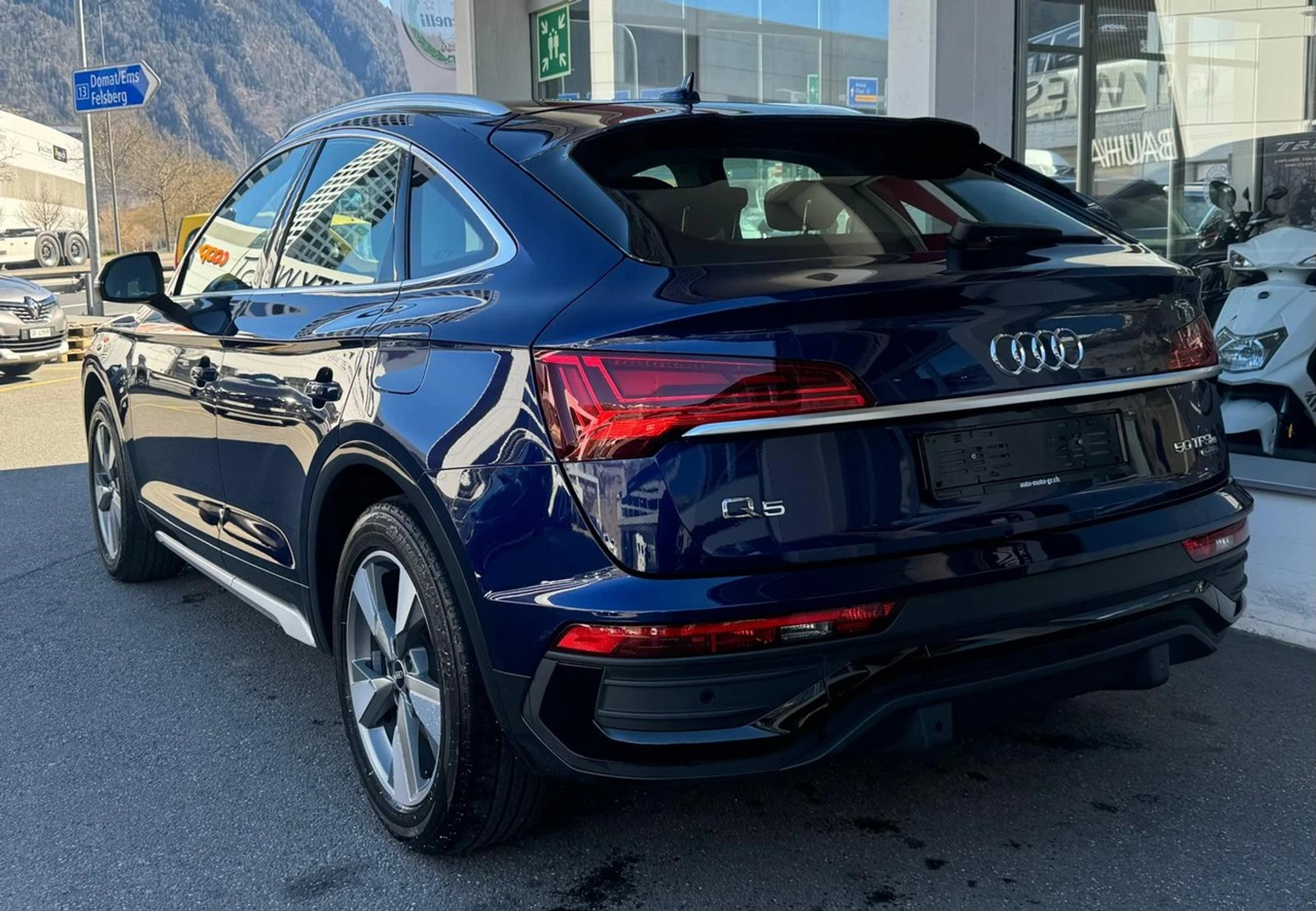 listing desktop thumbnail image 3