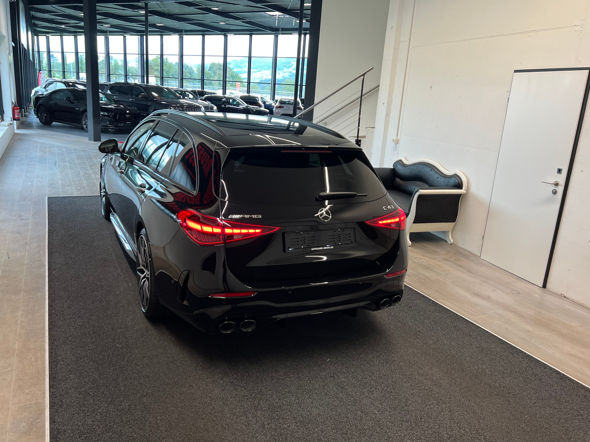 listing desktop thumbnail image 8