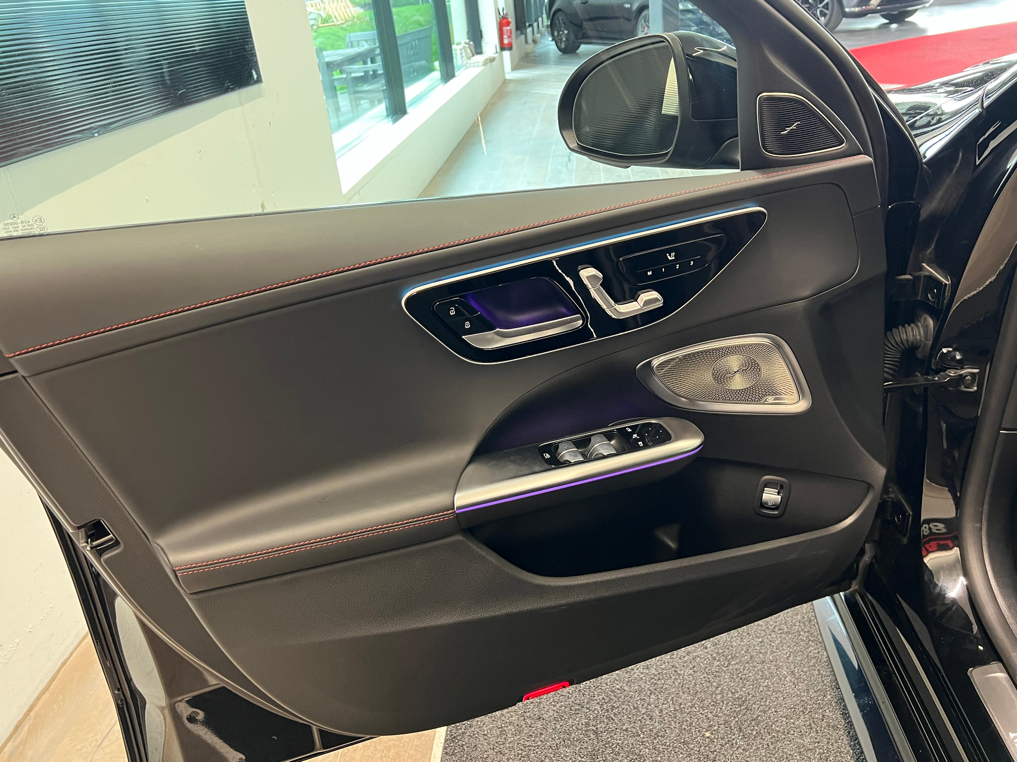 listing desktop thumbnail image 10