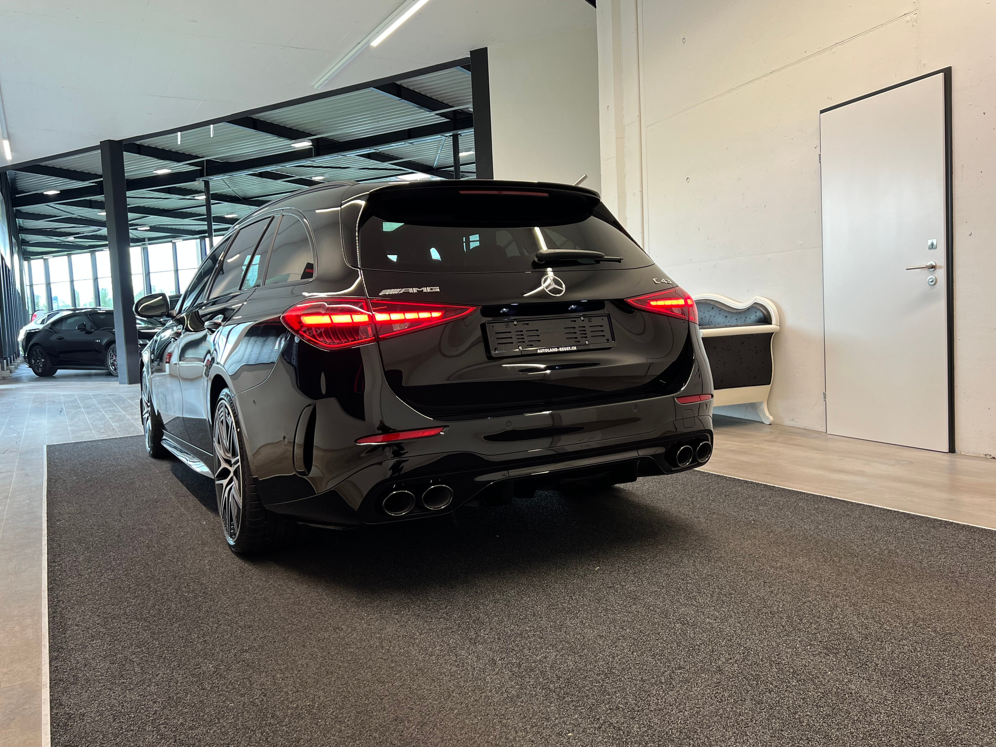 listing desktop thumbnail image 6