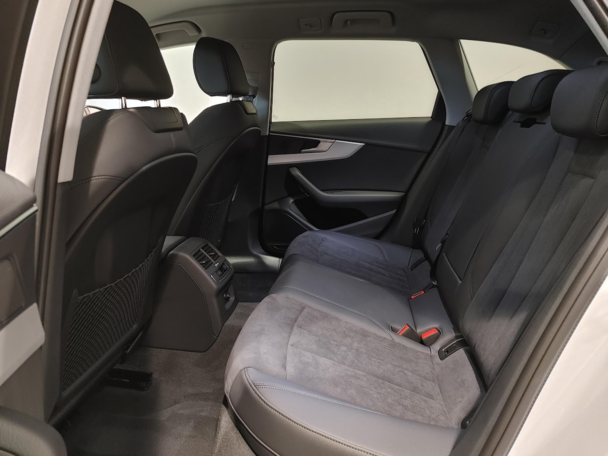 listing desktop thumbnail image 9