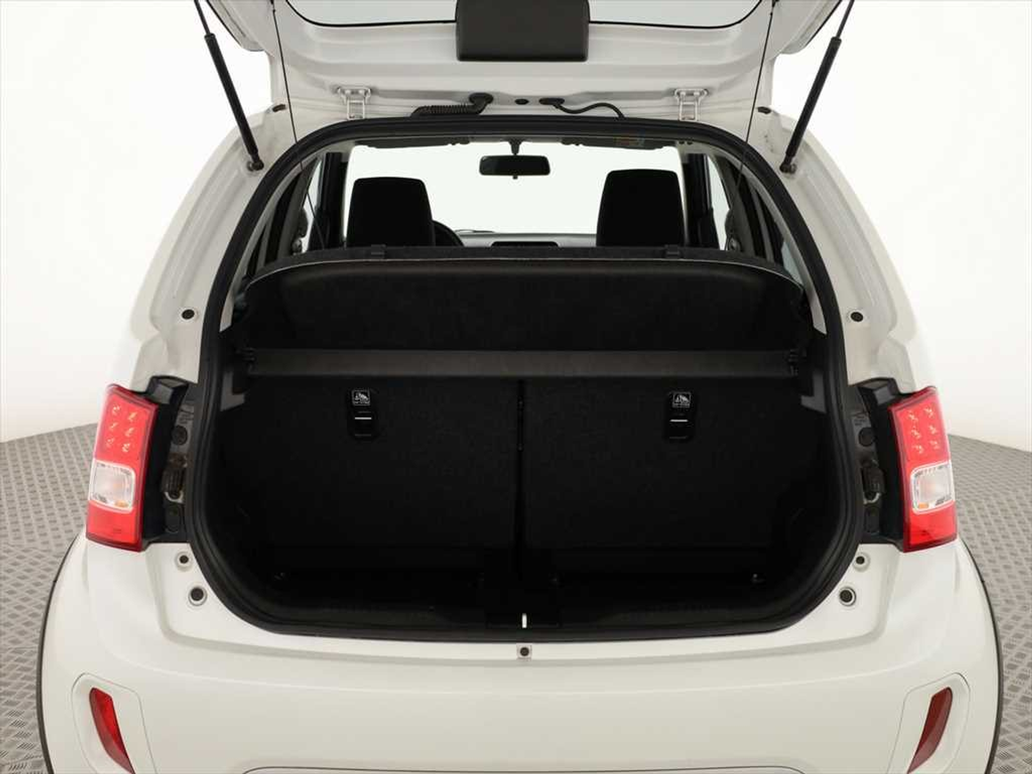 listing desktop thumbnail image 4