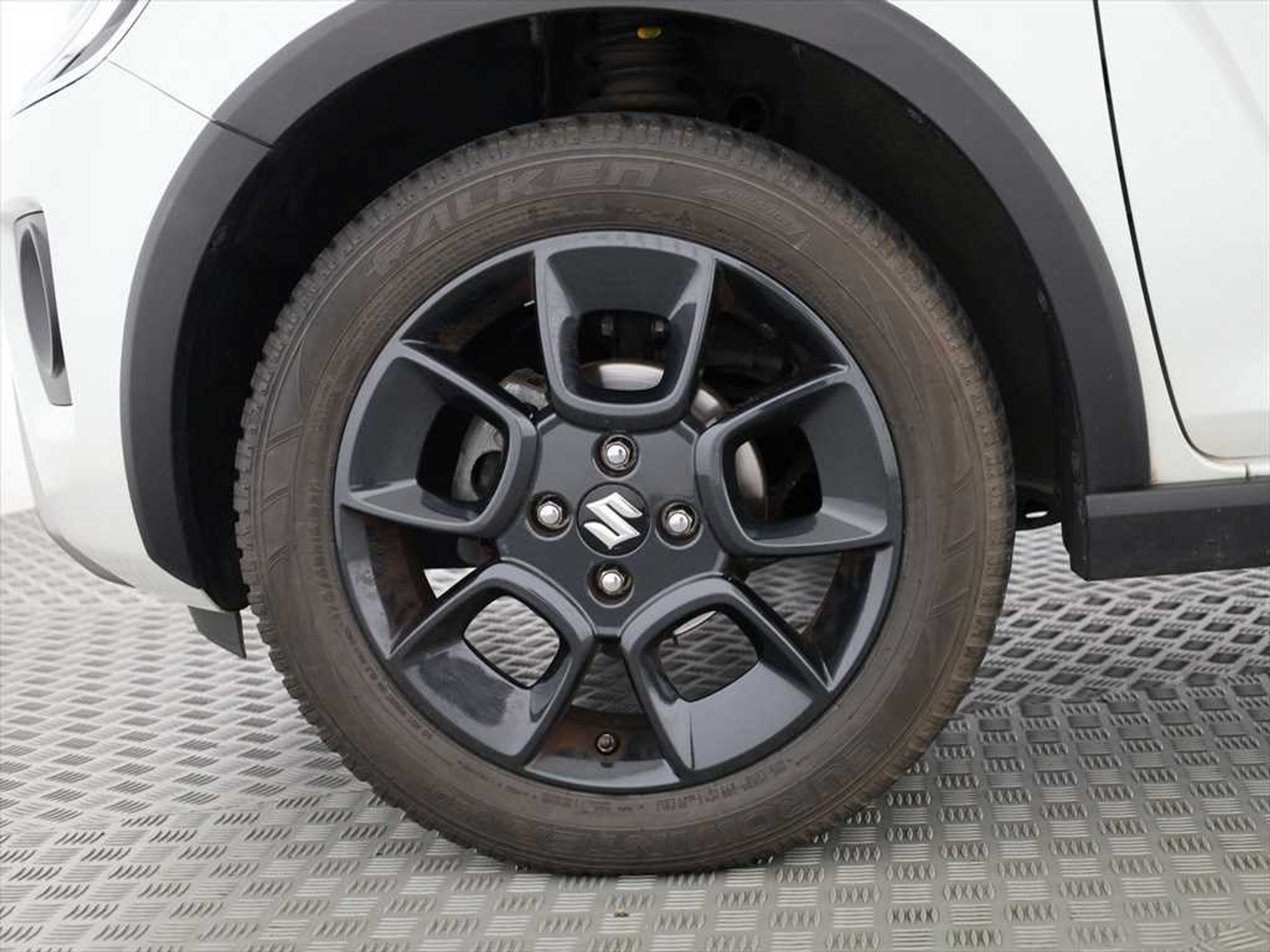 listing desktop thumbnail image 5