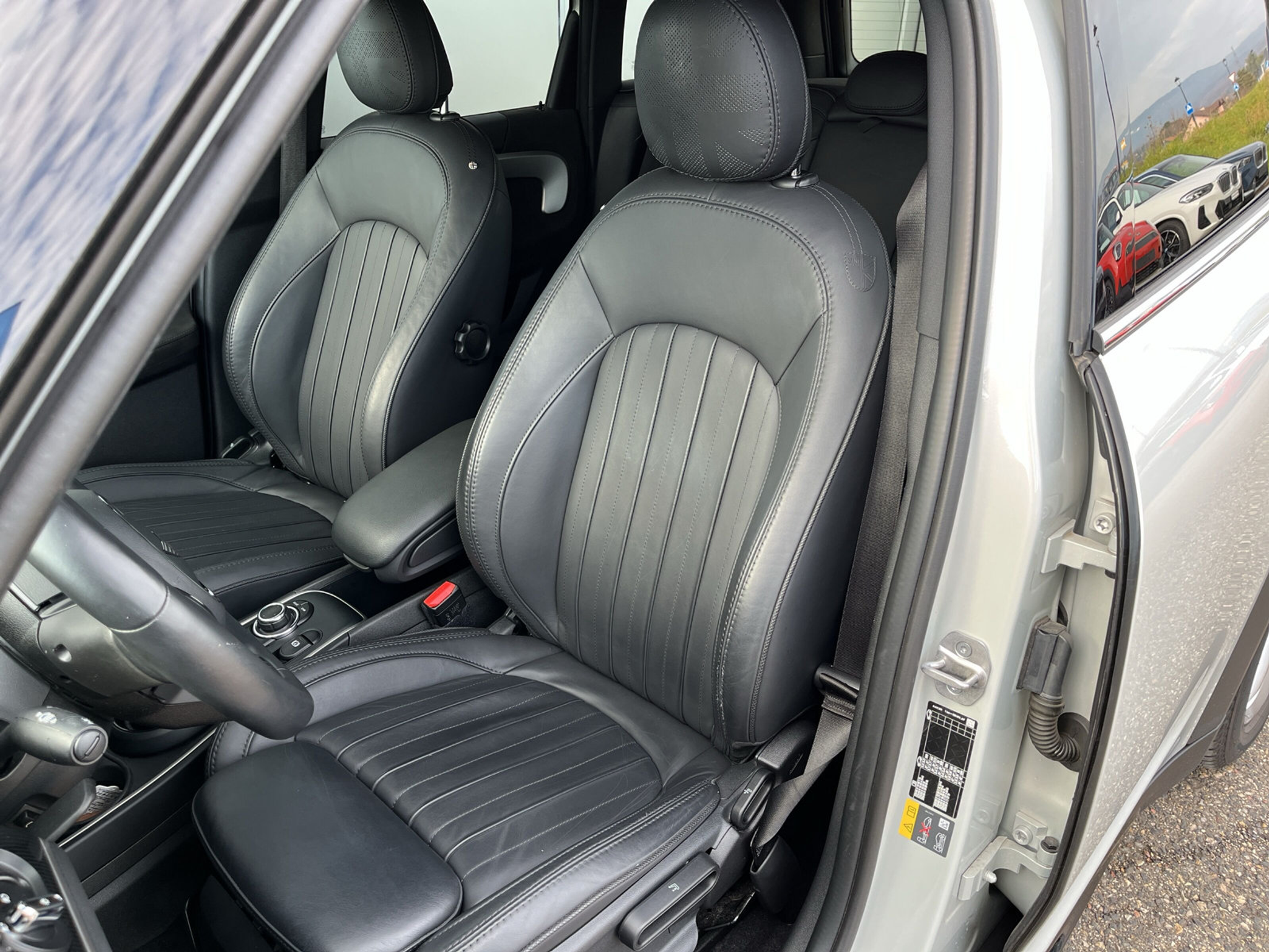 listing desktop thumbnail image 9