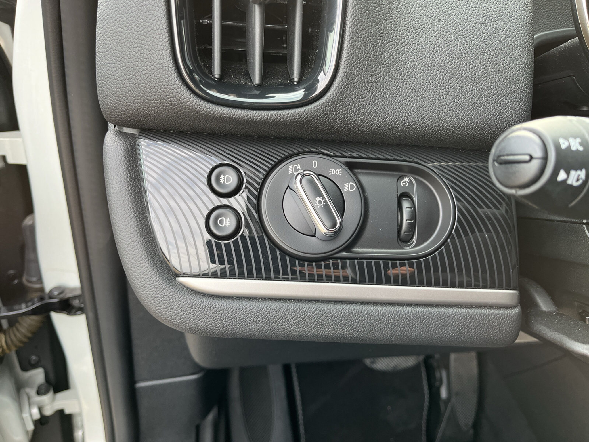 listing desktop thumbnail image 19