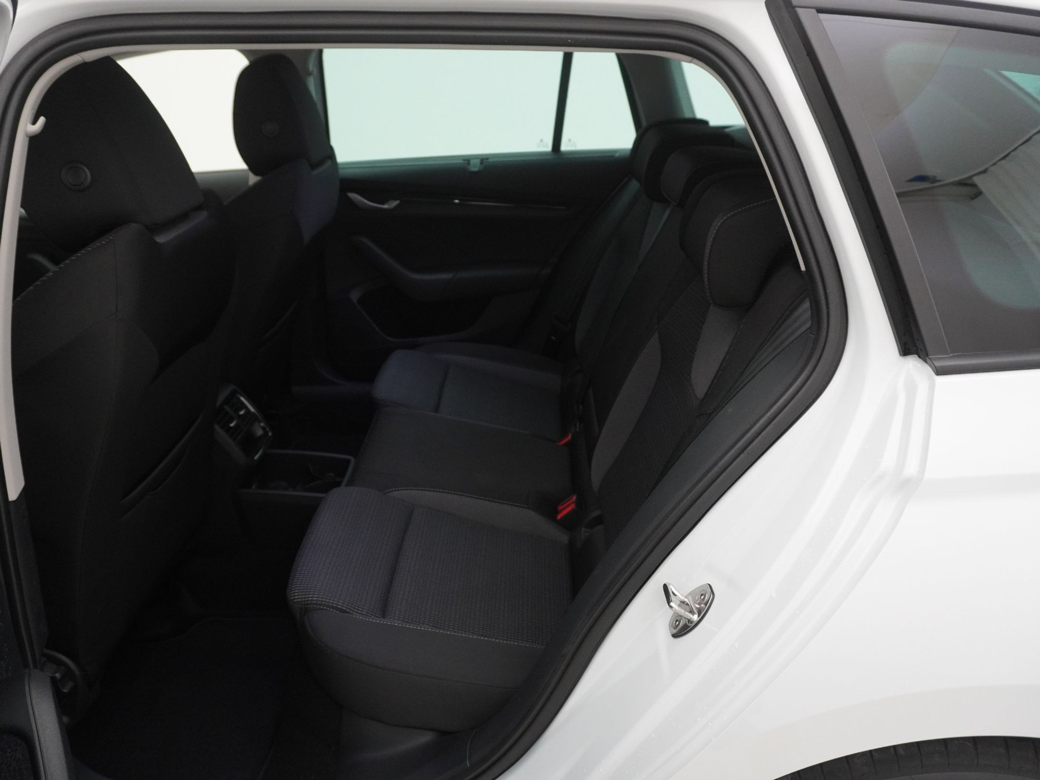 listing desktop thumbnail image 14