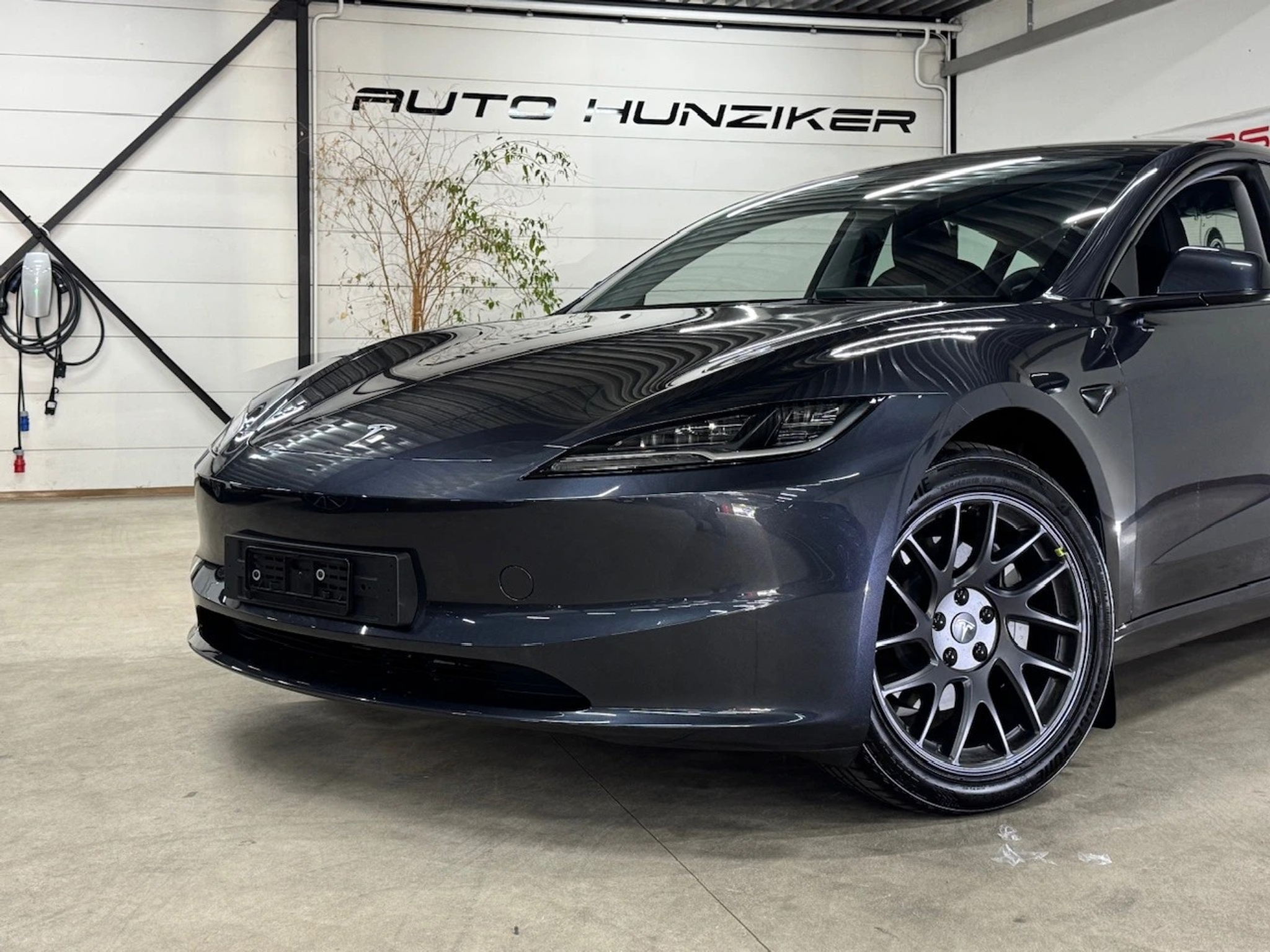 listing desktop thumbnail image 1