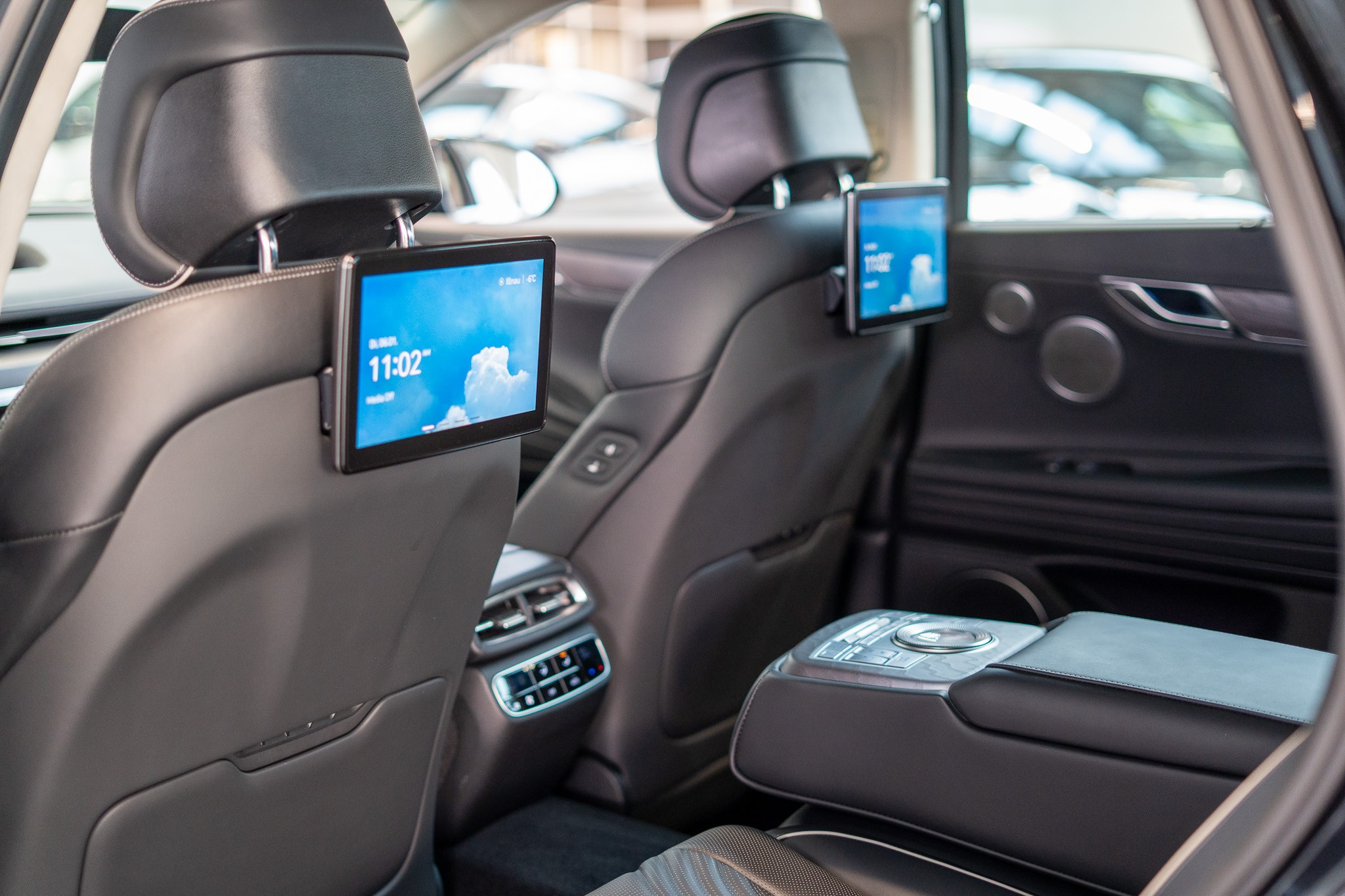 listing desktop thumbnail image 12