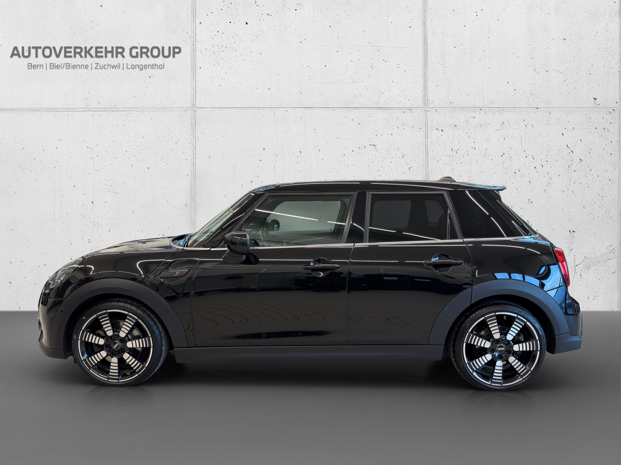 listing desktop thumbnail image 2