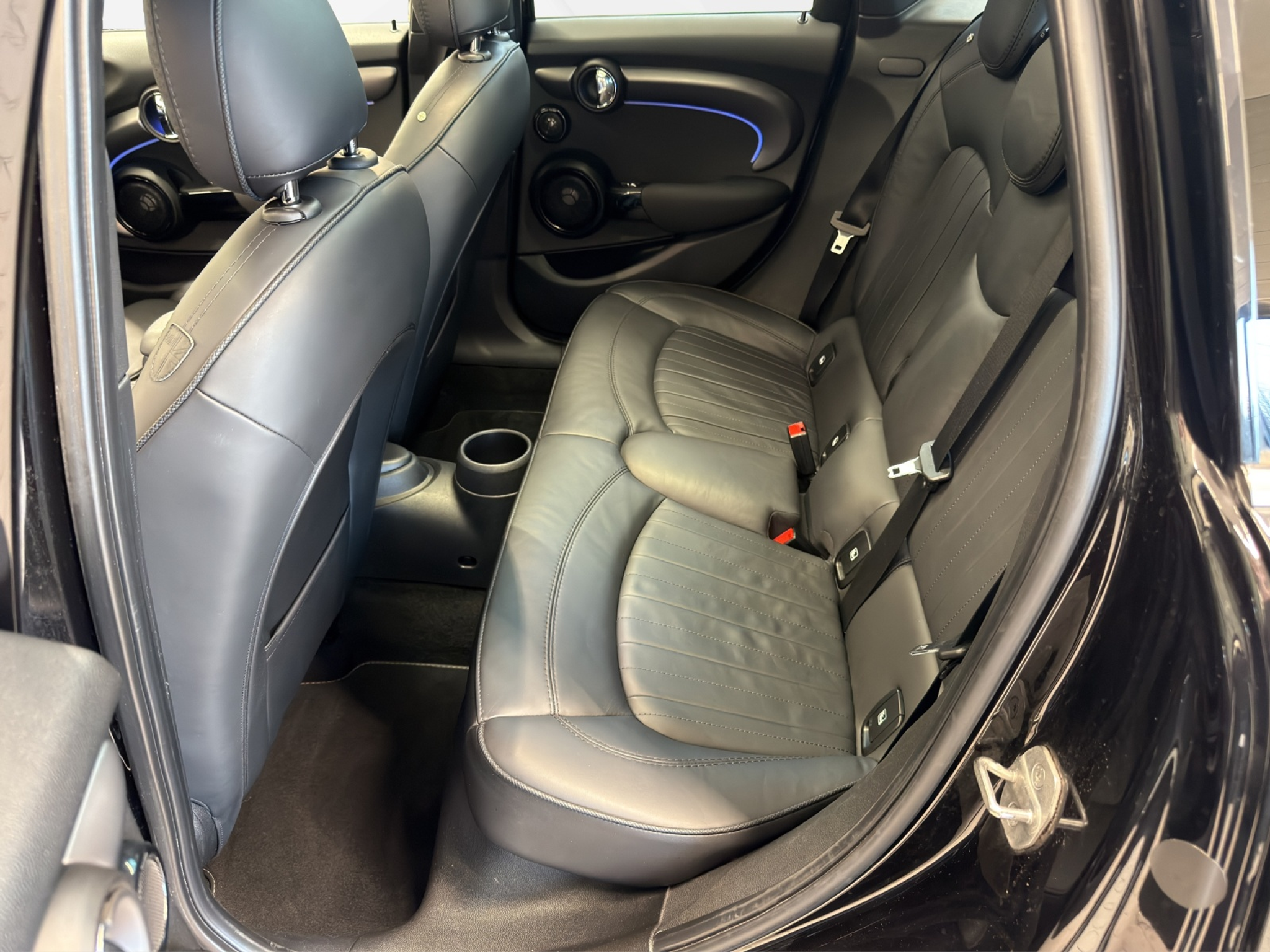 listing desktop thumbnail image 10