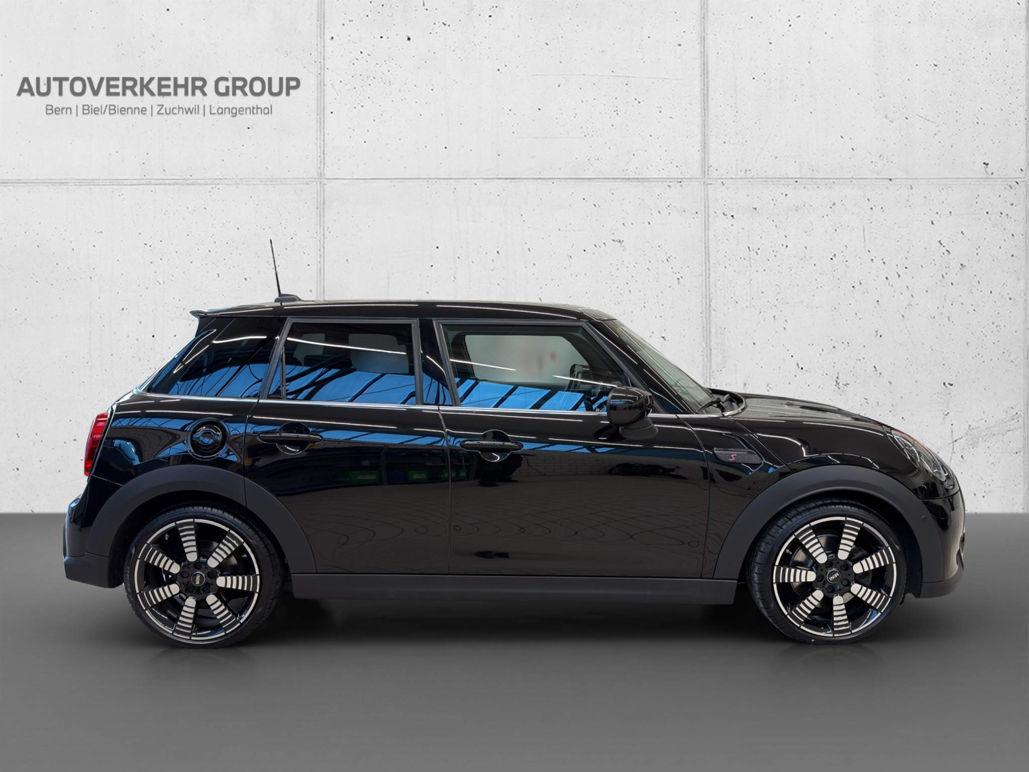 listing desktop thumbnail image 6