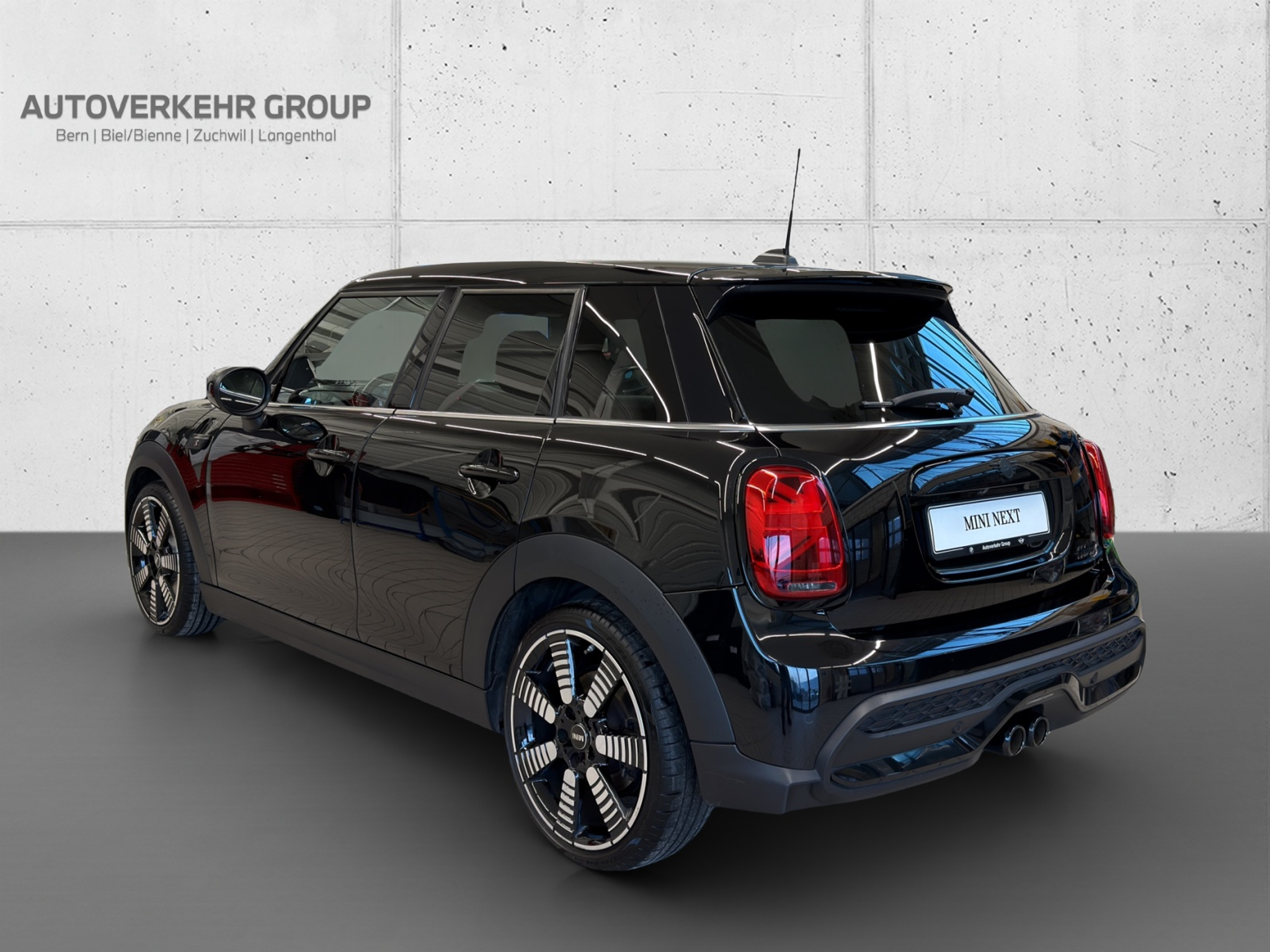 listing desktop thumbnail image 3