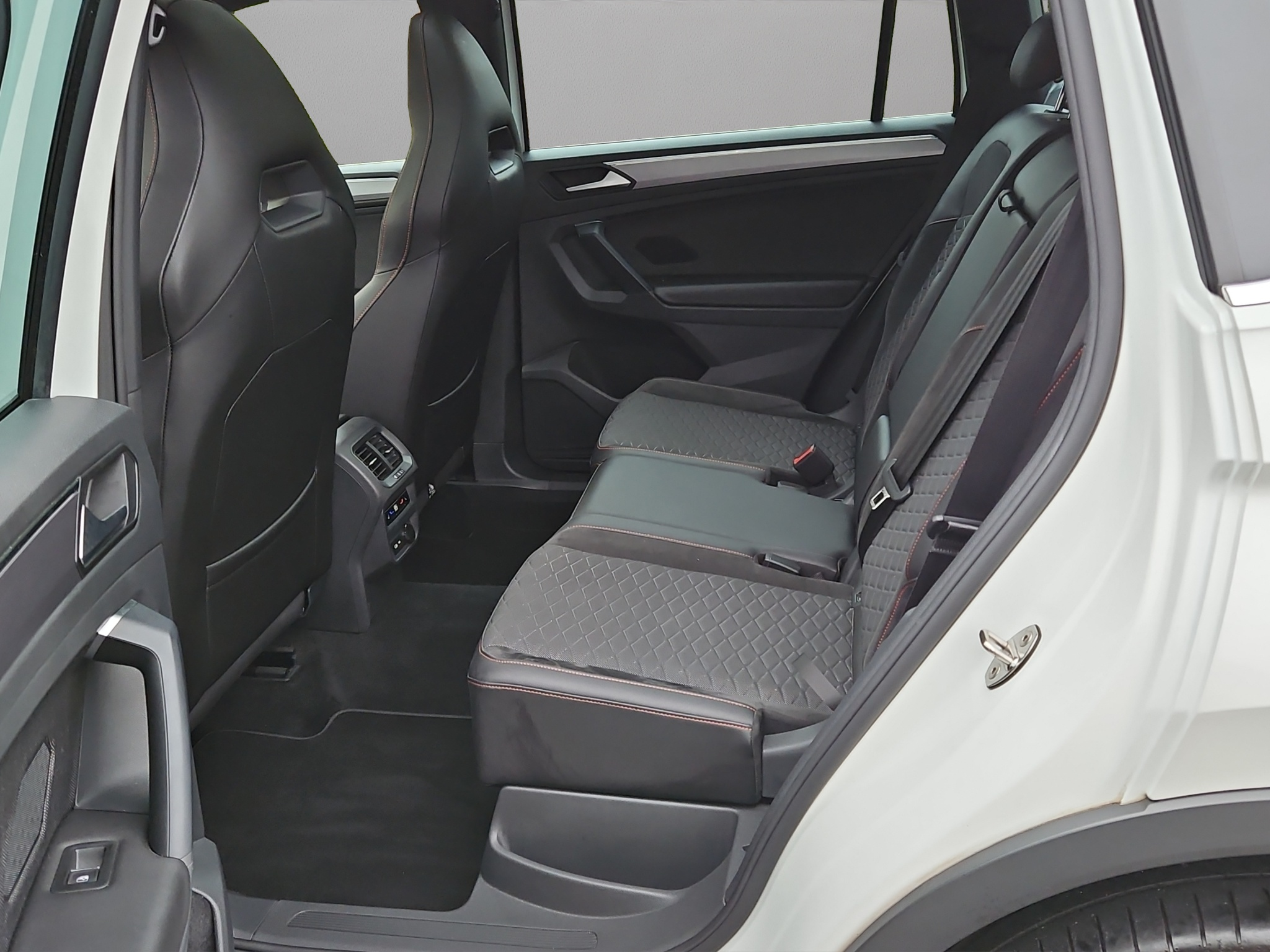 listing desktop thumbnail image 5