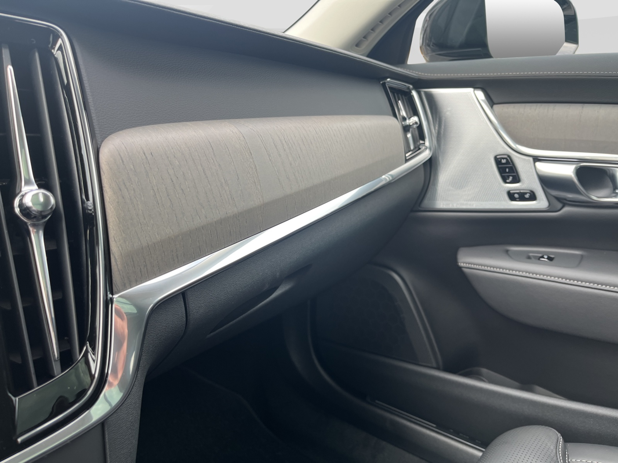 listing desktop thumbnail image 23