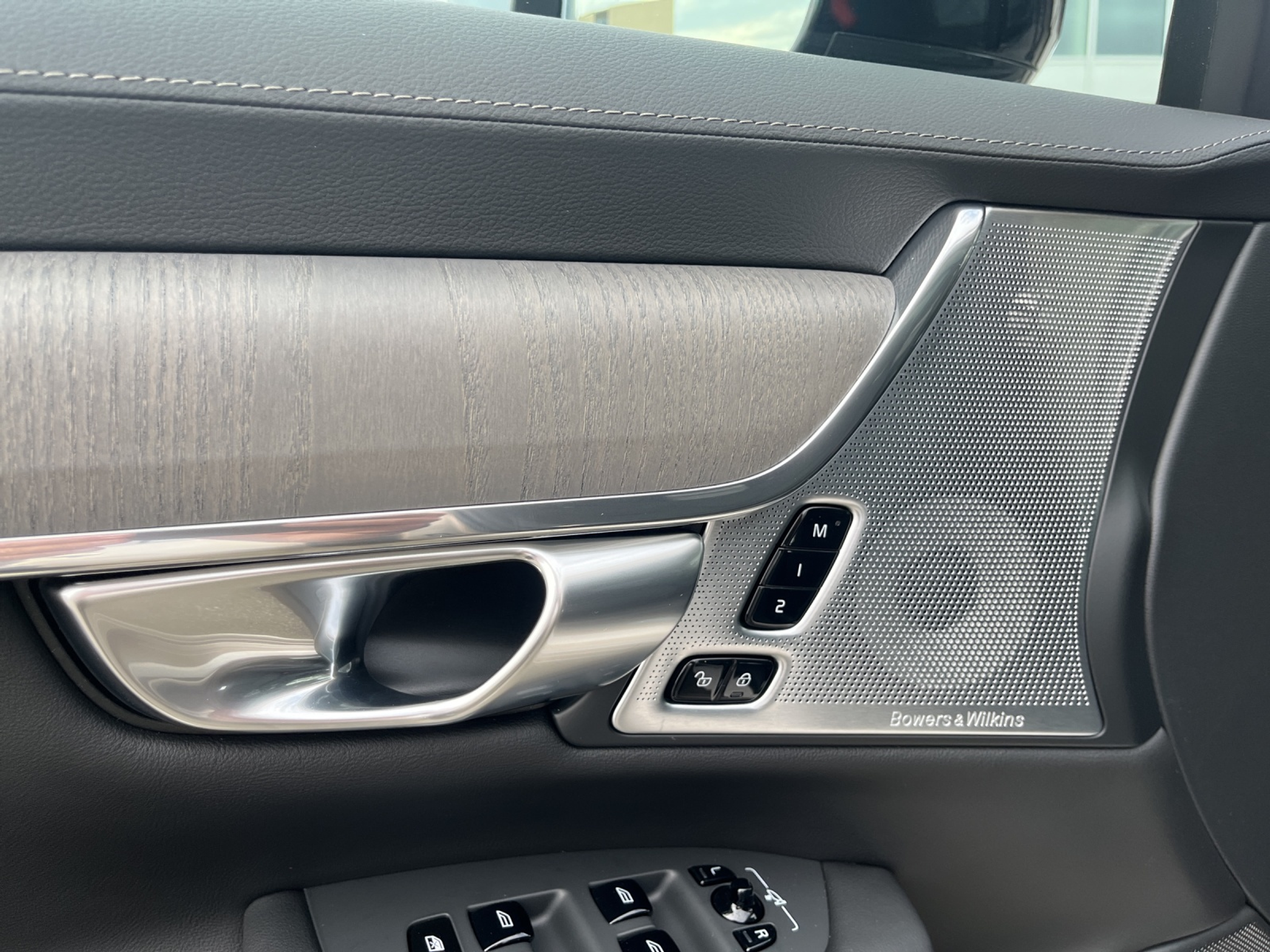 listing desktop thumbnail image 18