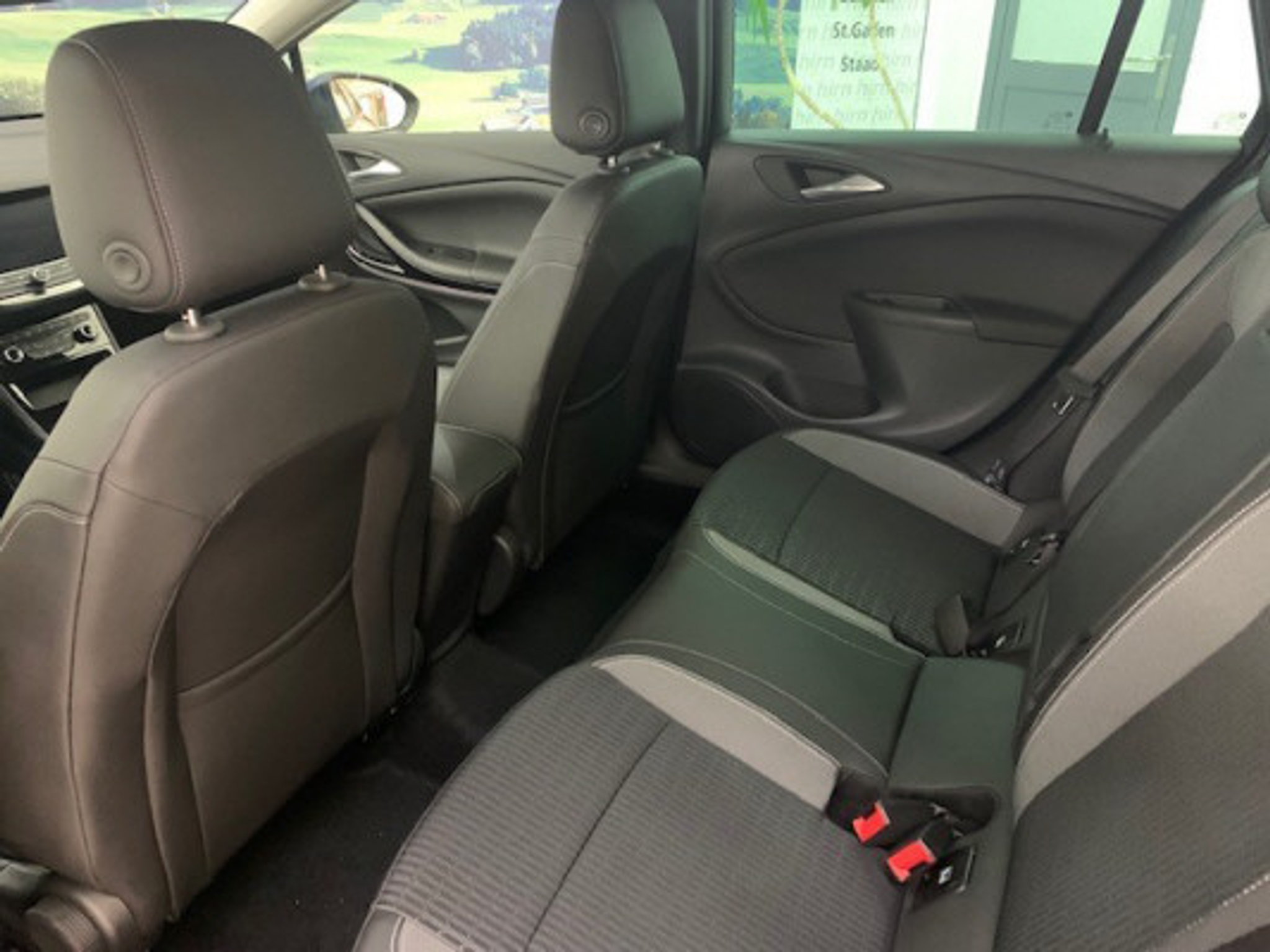 listing desktop thumbnail image 3