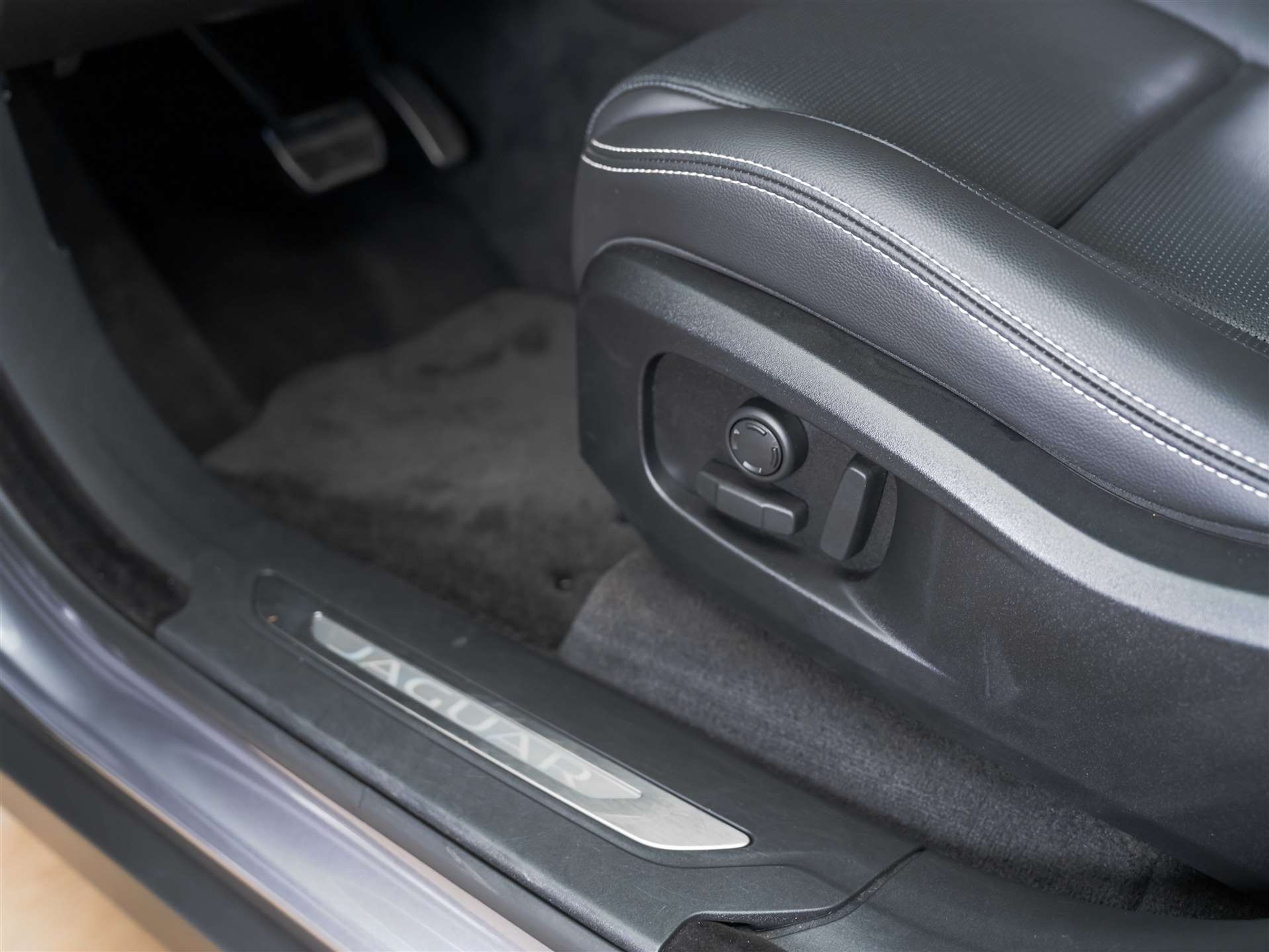 listing desktop thumbnail image 24