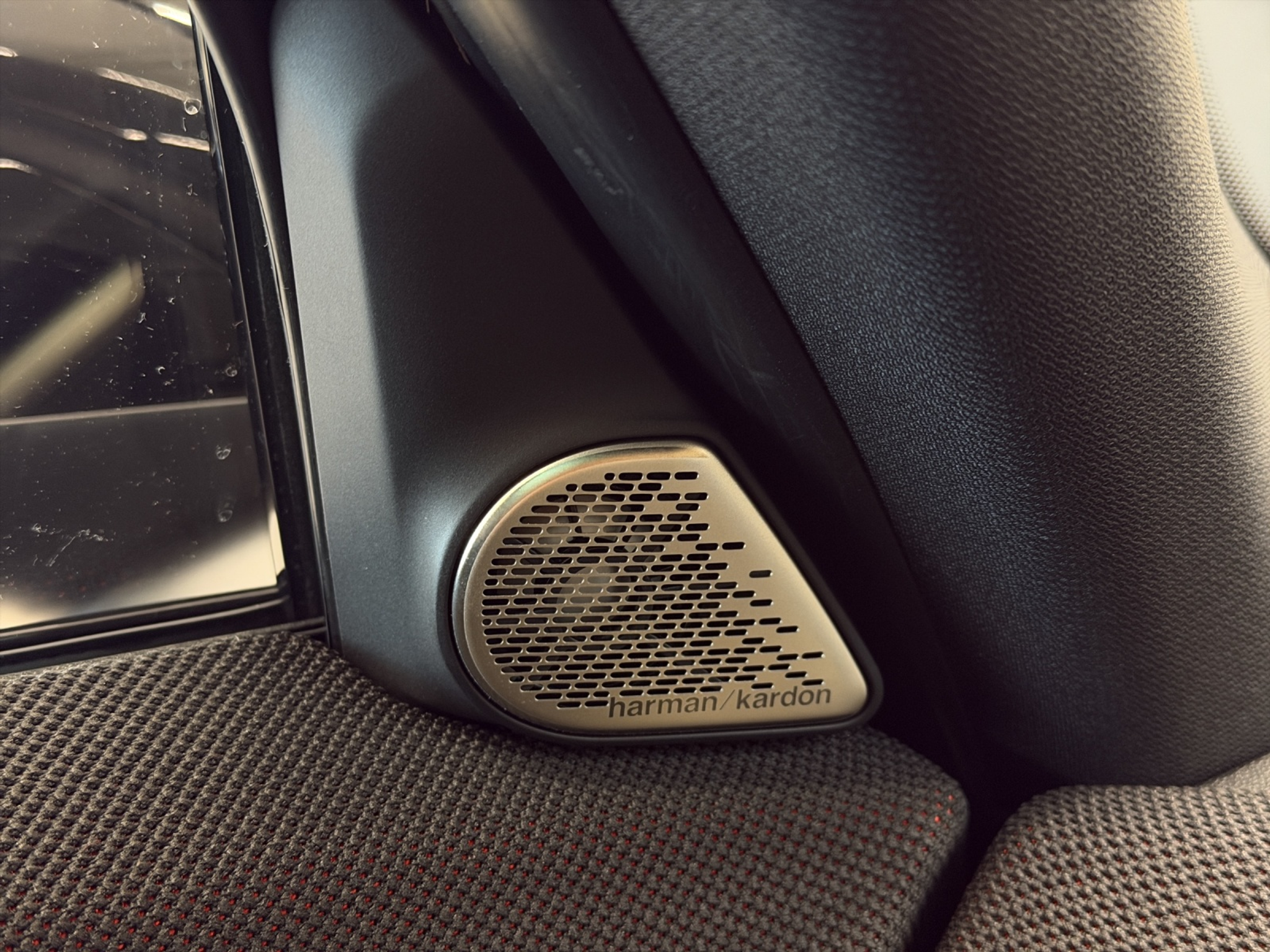 listing desktop thumbnail image 15