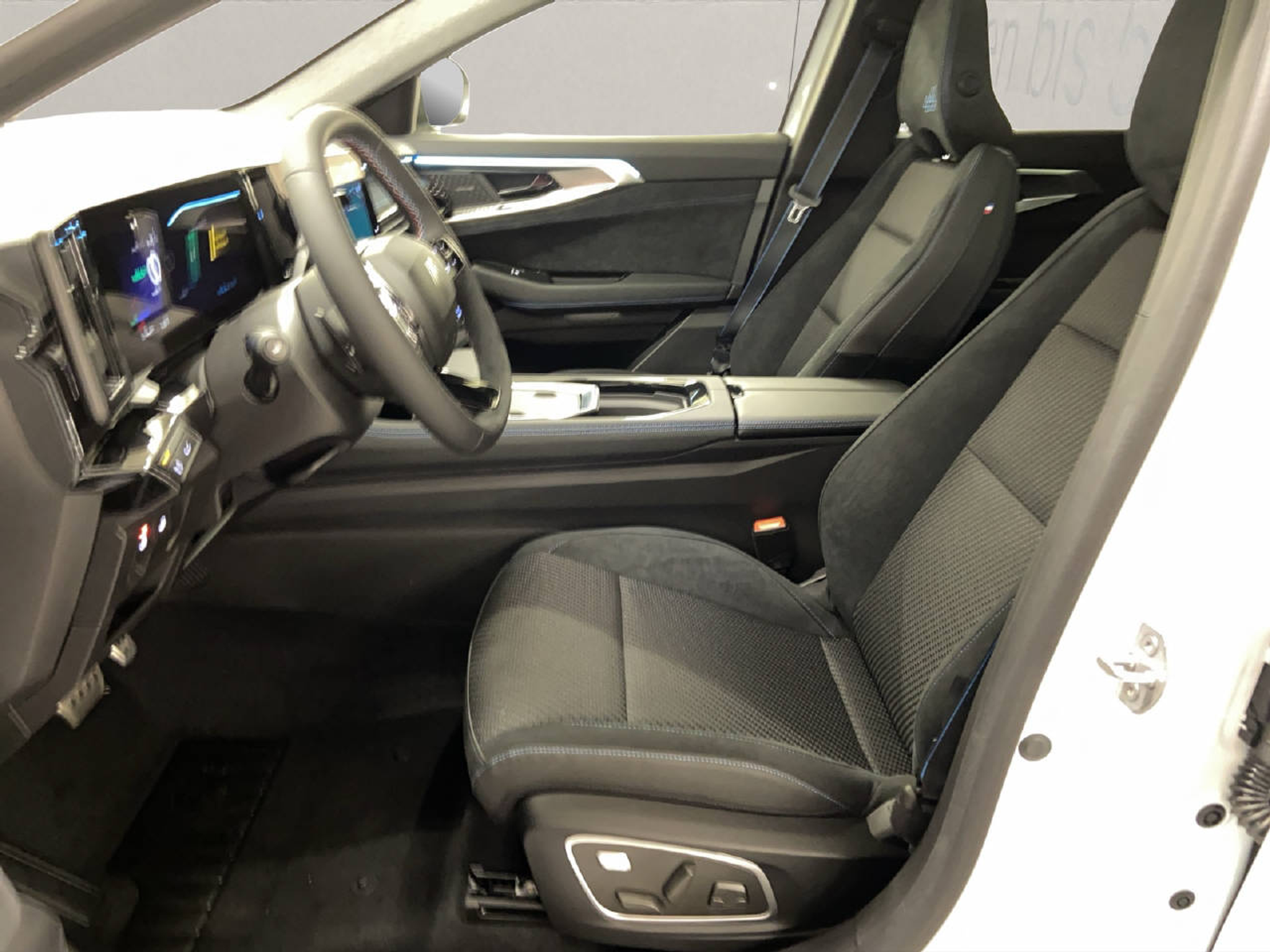 listing desktop thumbnail image 4