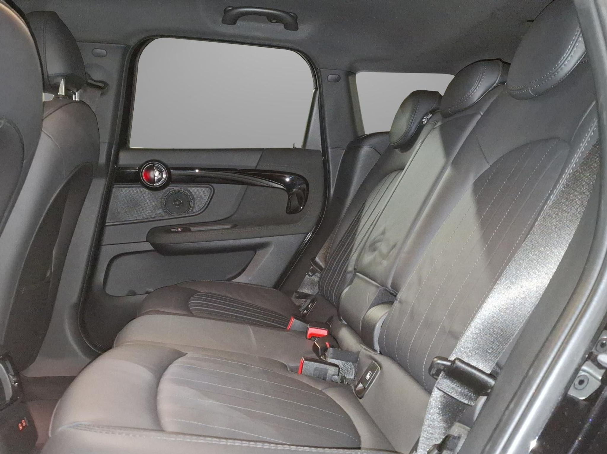 listing desktop thumbnail image 6