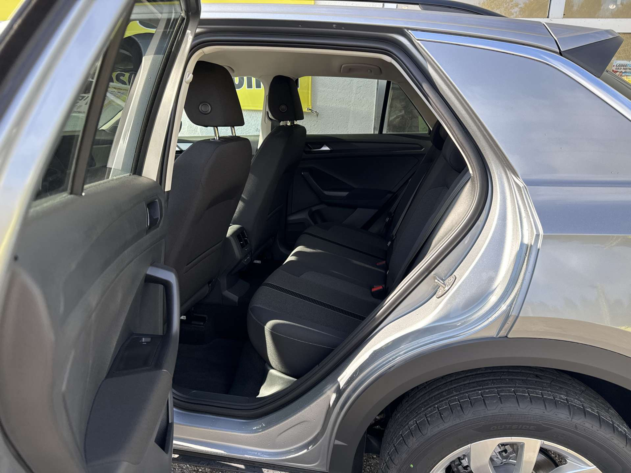 listing desktop thumbnail image 7