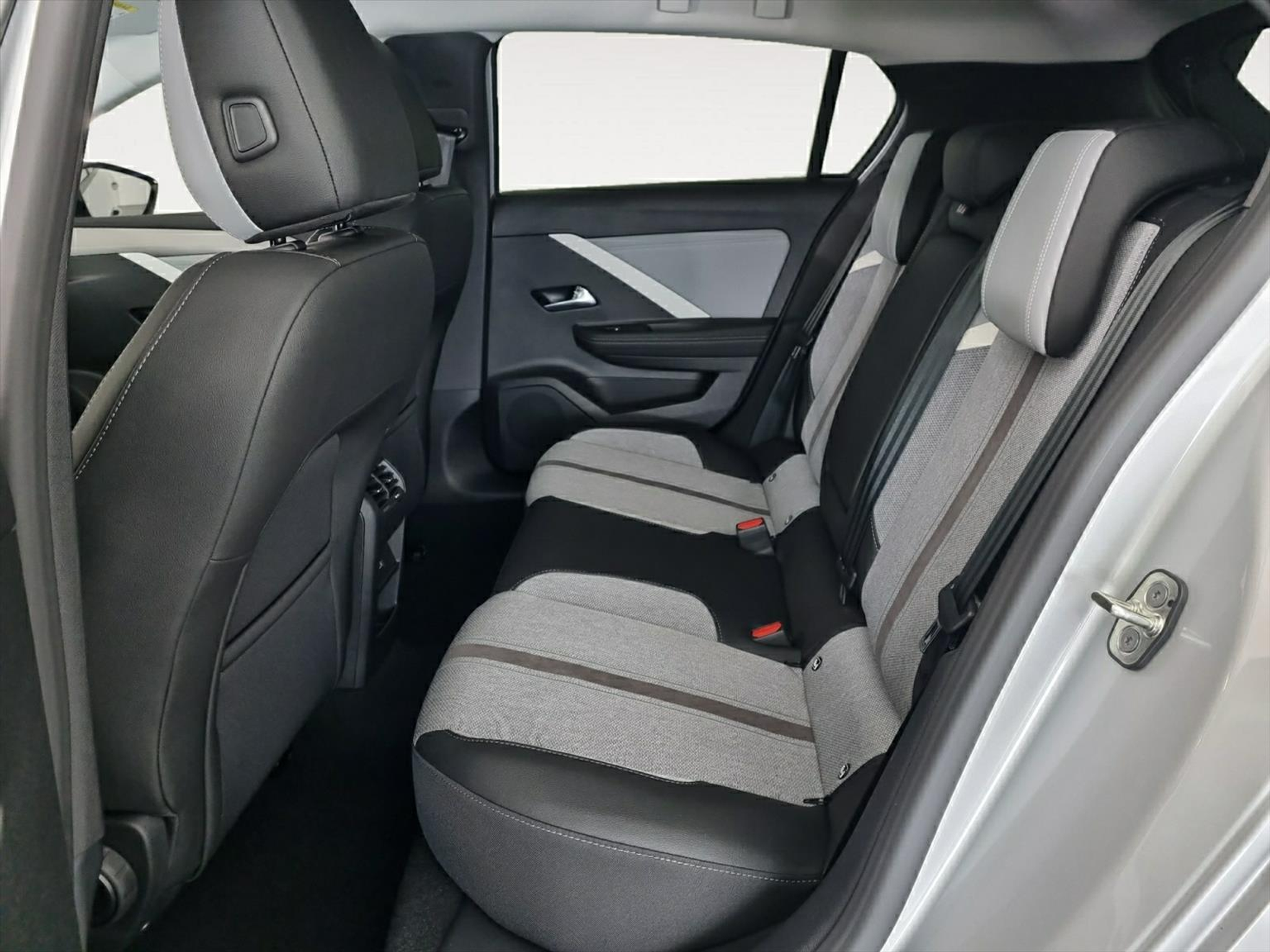 listing desktop thumbnail image 14