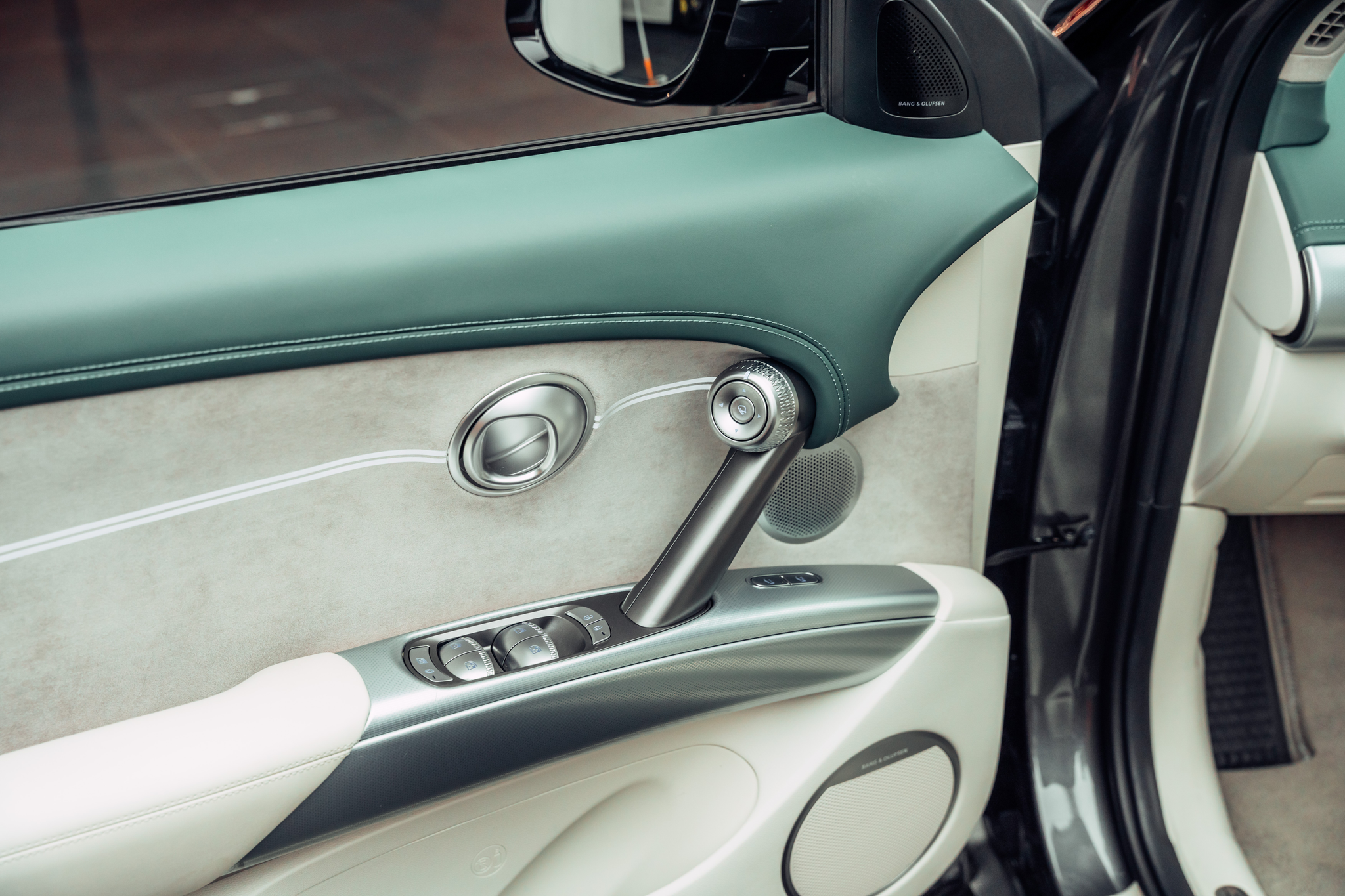 listing desktop thumbnail image 12