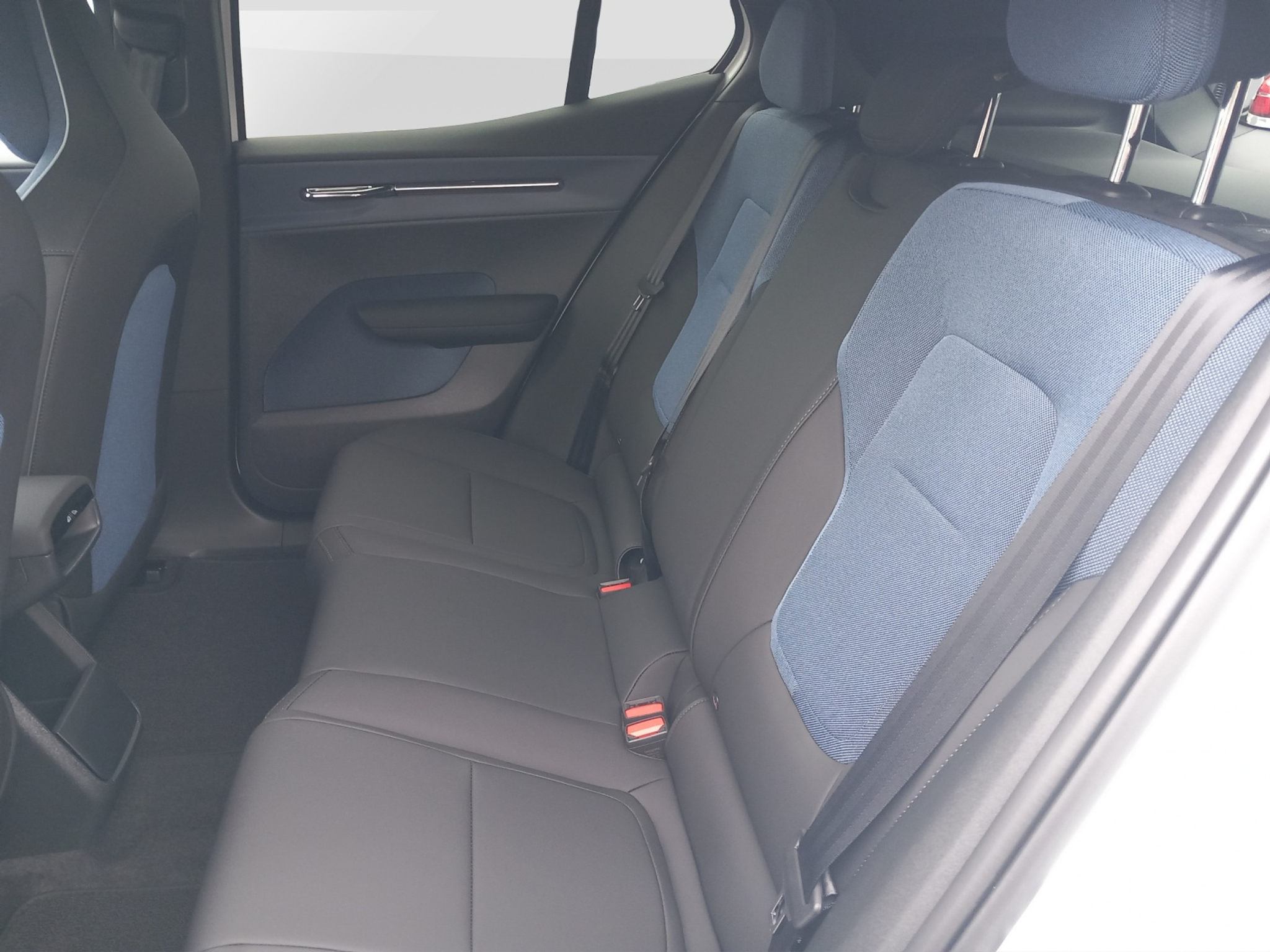 listing desktop thumbnail image 15