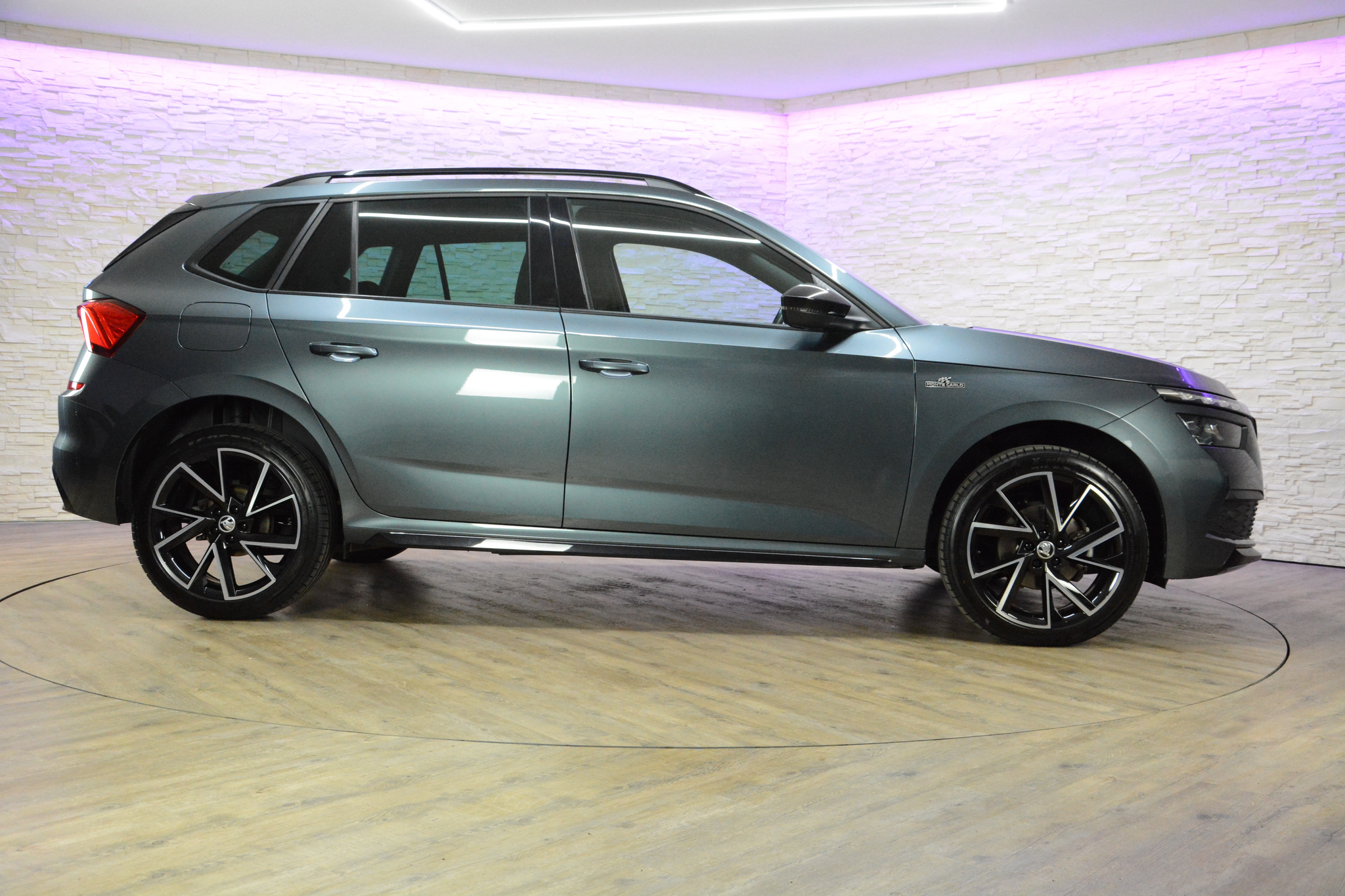 listing desktop thumbnail image 3